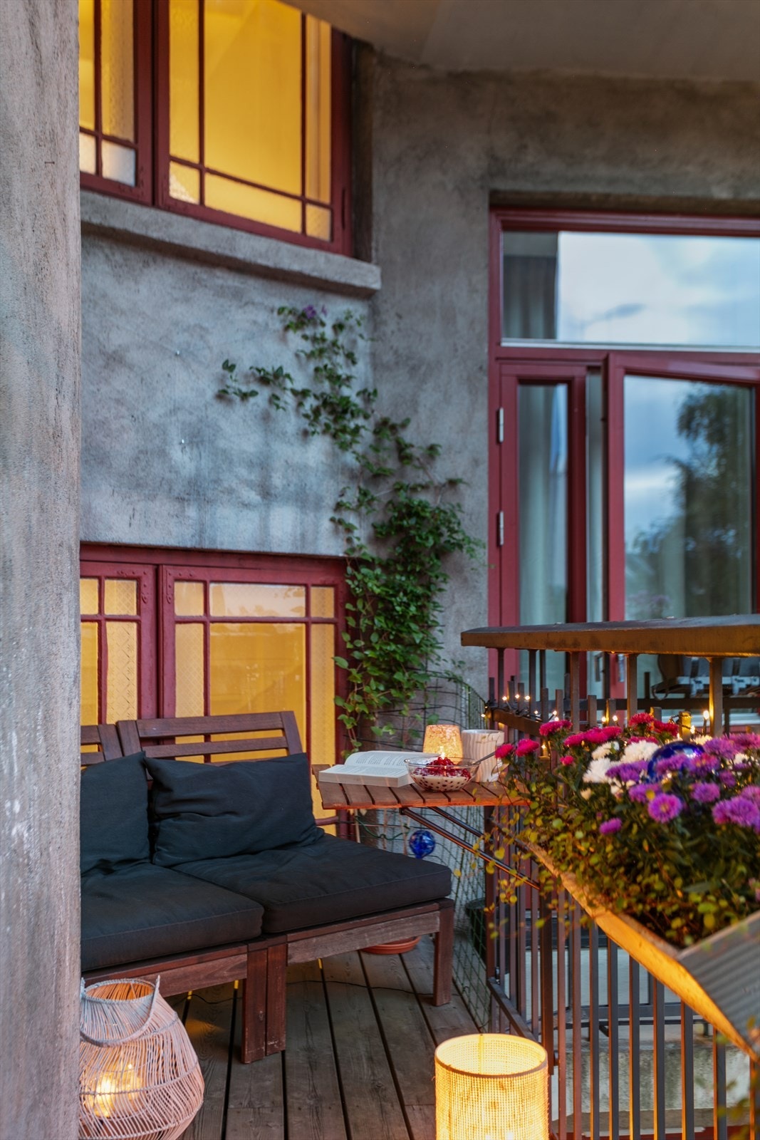 Hyggelig balkong med sitteplasser Galleribilde