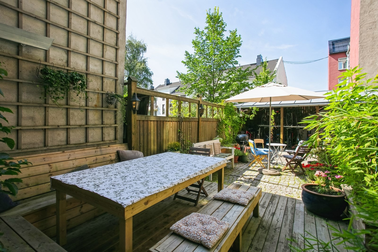 Eiendommen ligger i et svært hyggelig og veldrevet sameie Galleribilde