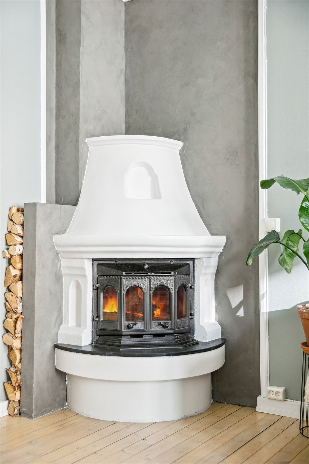 Elegant peis som gir et koselig preg til stuen Galleribilde