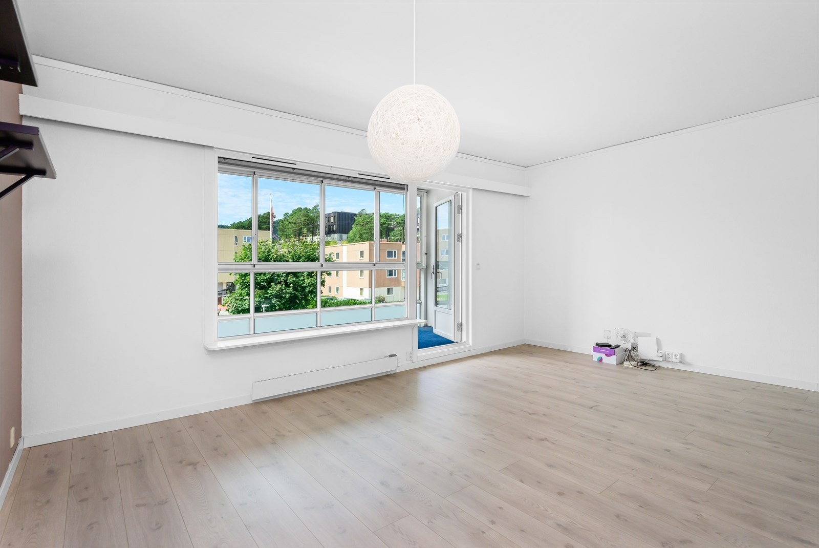 Utgang til privat innglasset balkong Galleribilde