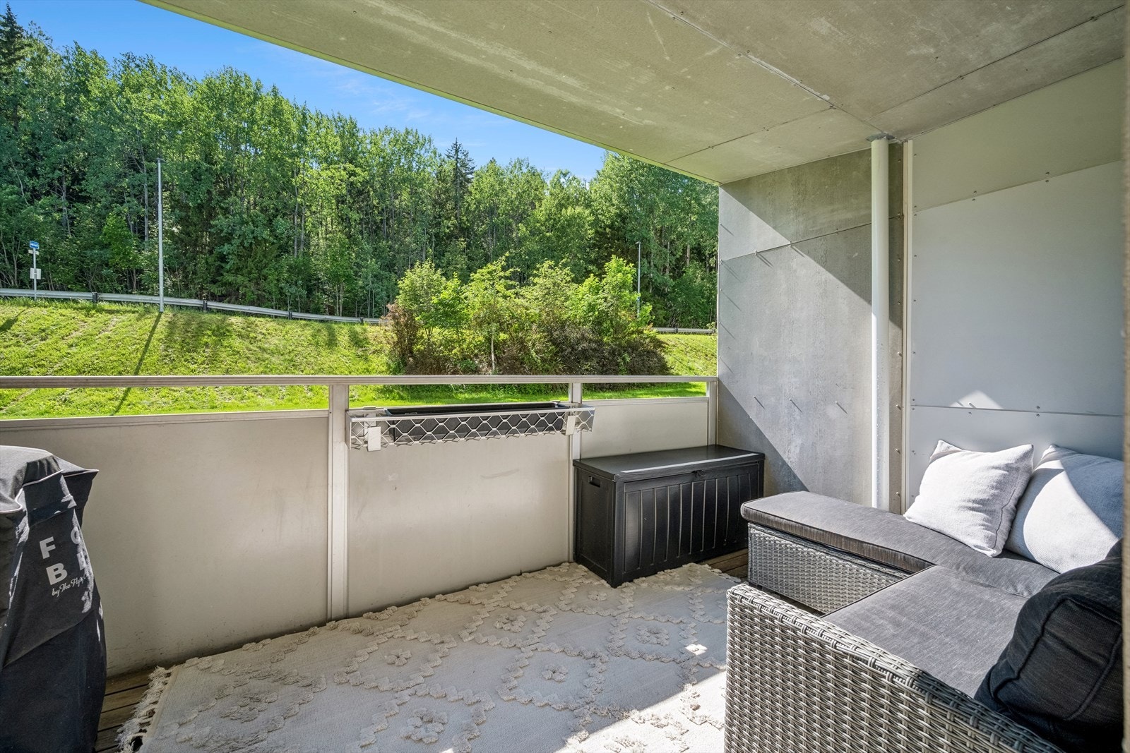 Romslig balkong med utgang far stue. Galleribilde