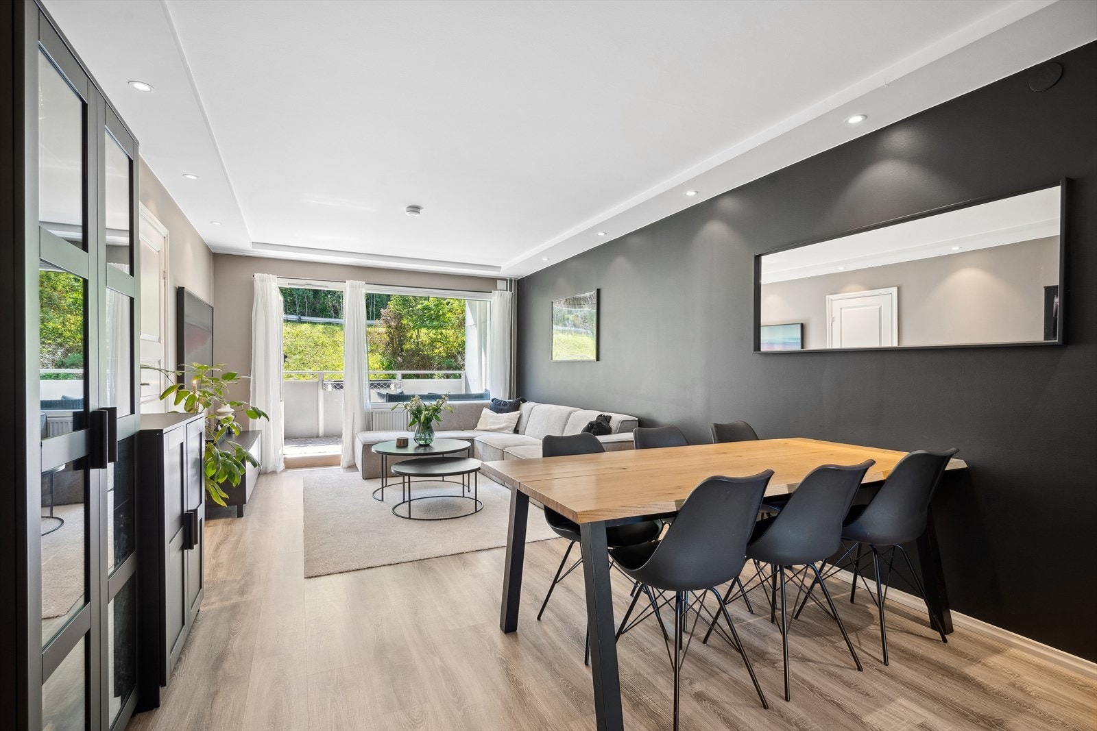 Velkommen til Lauritz Hervigs vei 115 A presentert av Eiendomsmegler Salma Rana Kalenius. Galleribilde