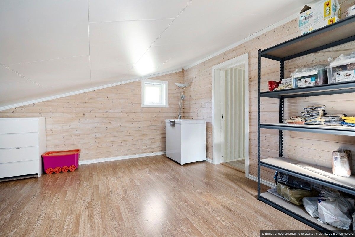 Rom med god størrelse som i dag blir benyttet som soverom nr. 3, men rommet har ikke offentlig godkjennelse. Galleribilde