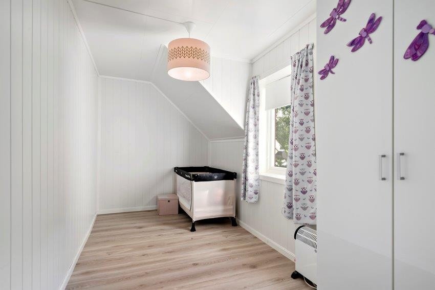 På det andre soverommet har du også plass til det et soverom måtte trenge. Galleribilde