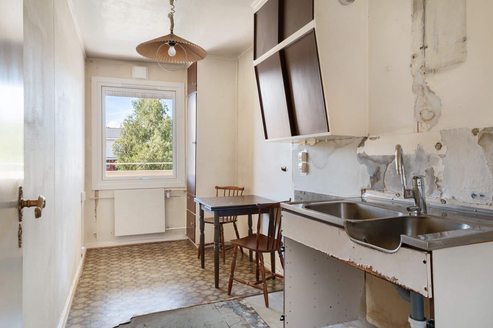 Kjøkkenet er modent for utskiftning. Her kan du sette inn det kjøkkenet du ønsker. Galleribilde