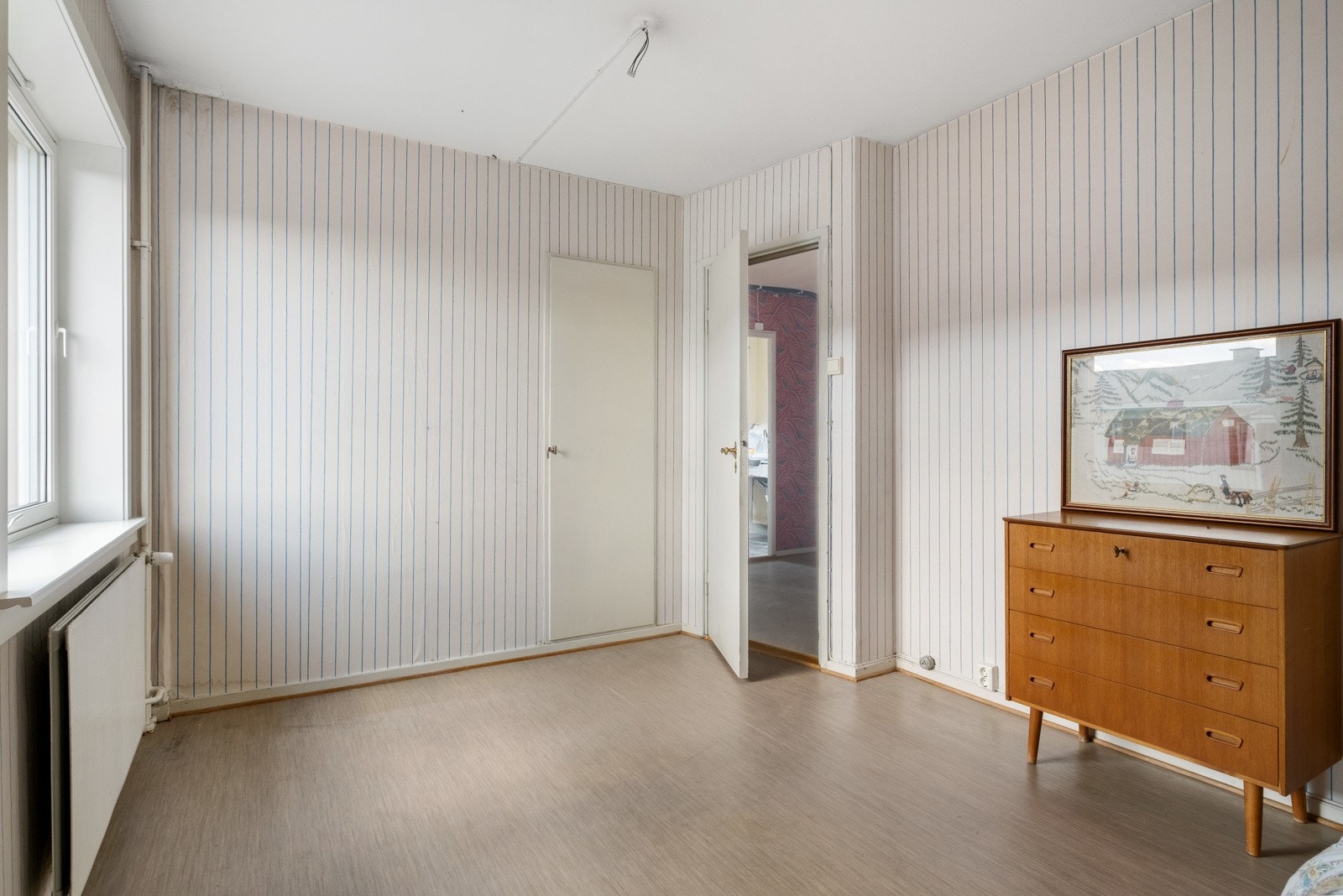 Plass til både dobbeltseng og garderobe. Galleribilde