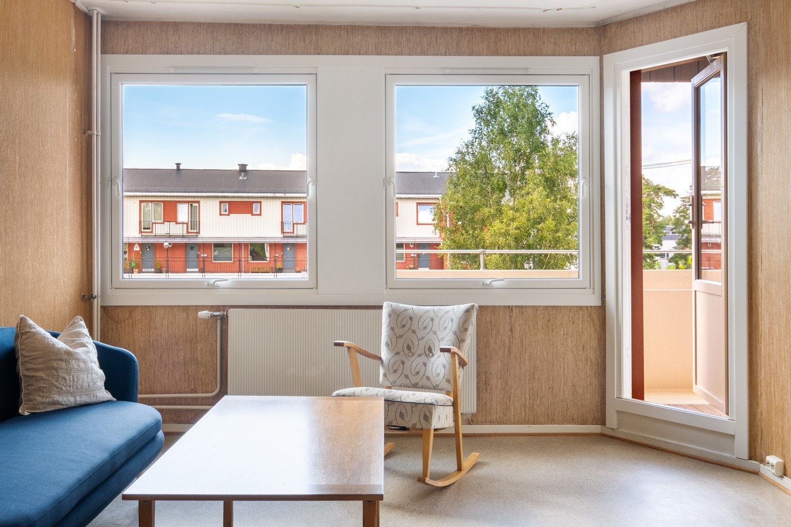 Leilighetens overflater og kjøkken holder en eldre standard. Her kan du sette ditt eget preg! Galleribilde