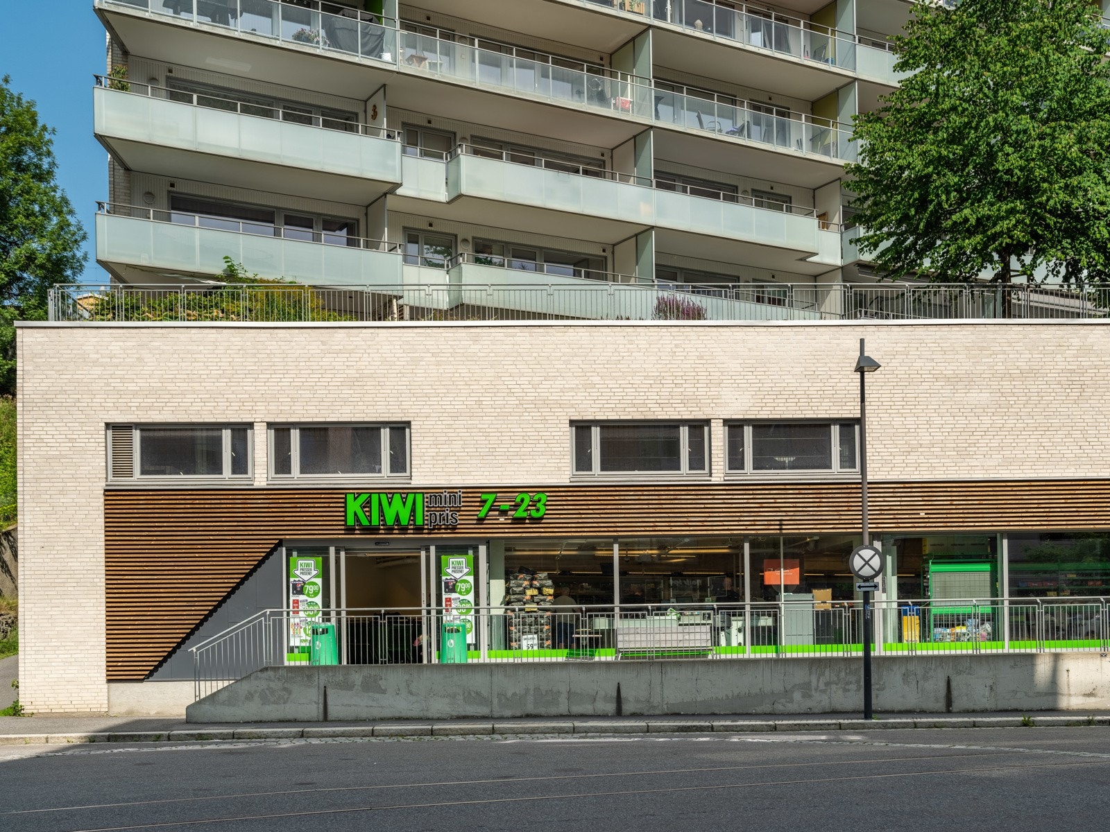 Det er en stor KIWI butikk i umiddelbar nærhet - luksus i hverdagen! Galleribilde