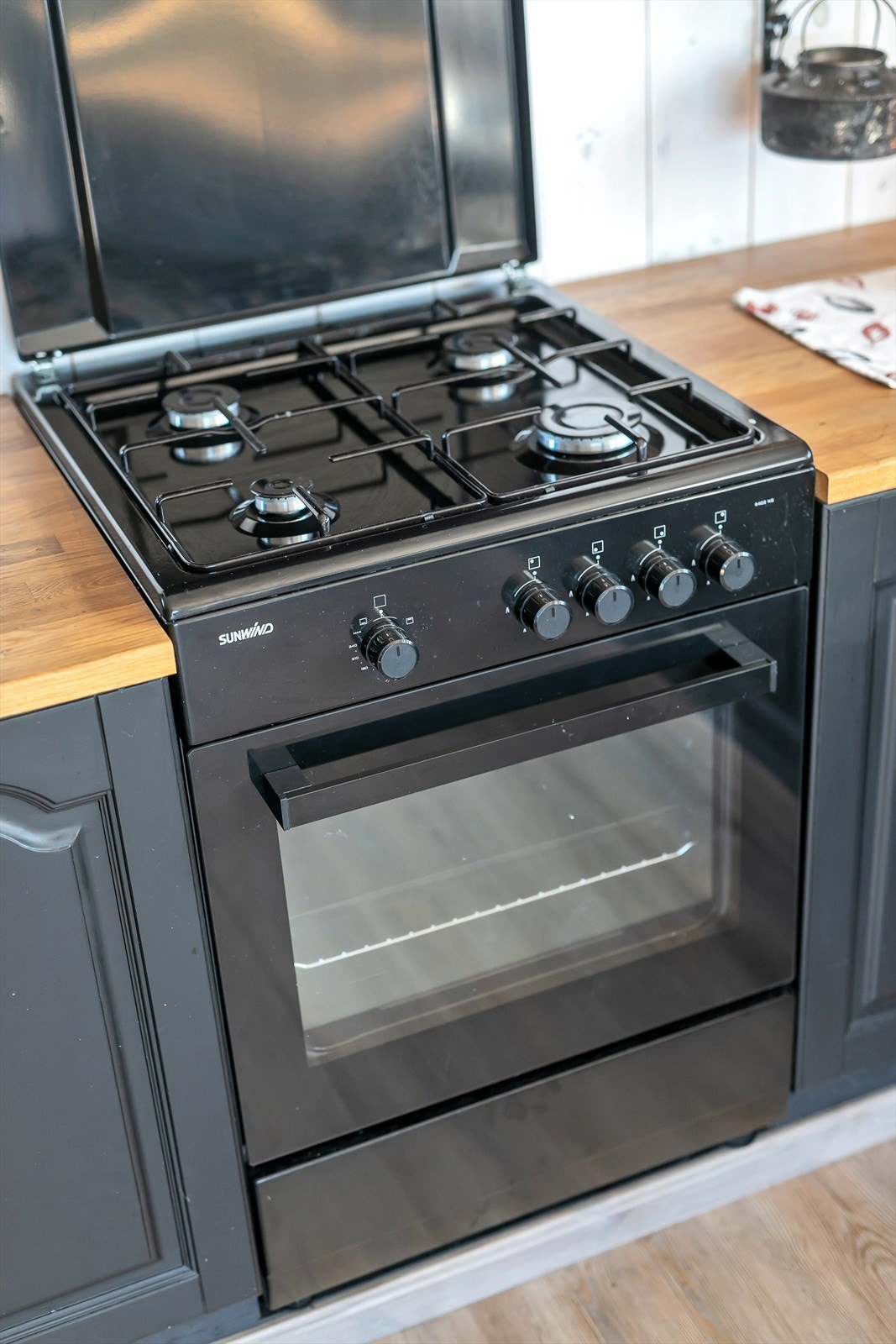 Gasskomfyr i kjøkkenet Galleribilde