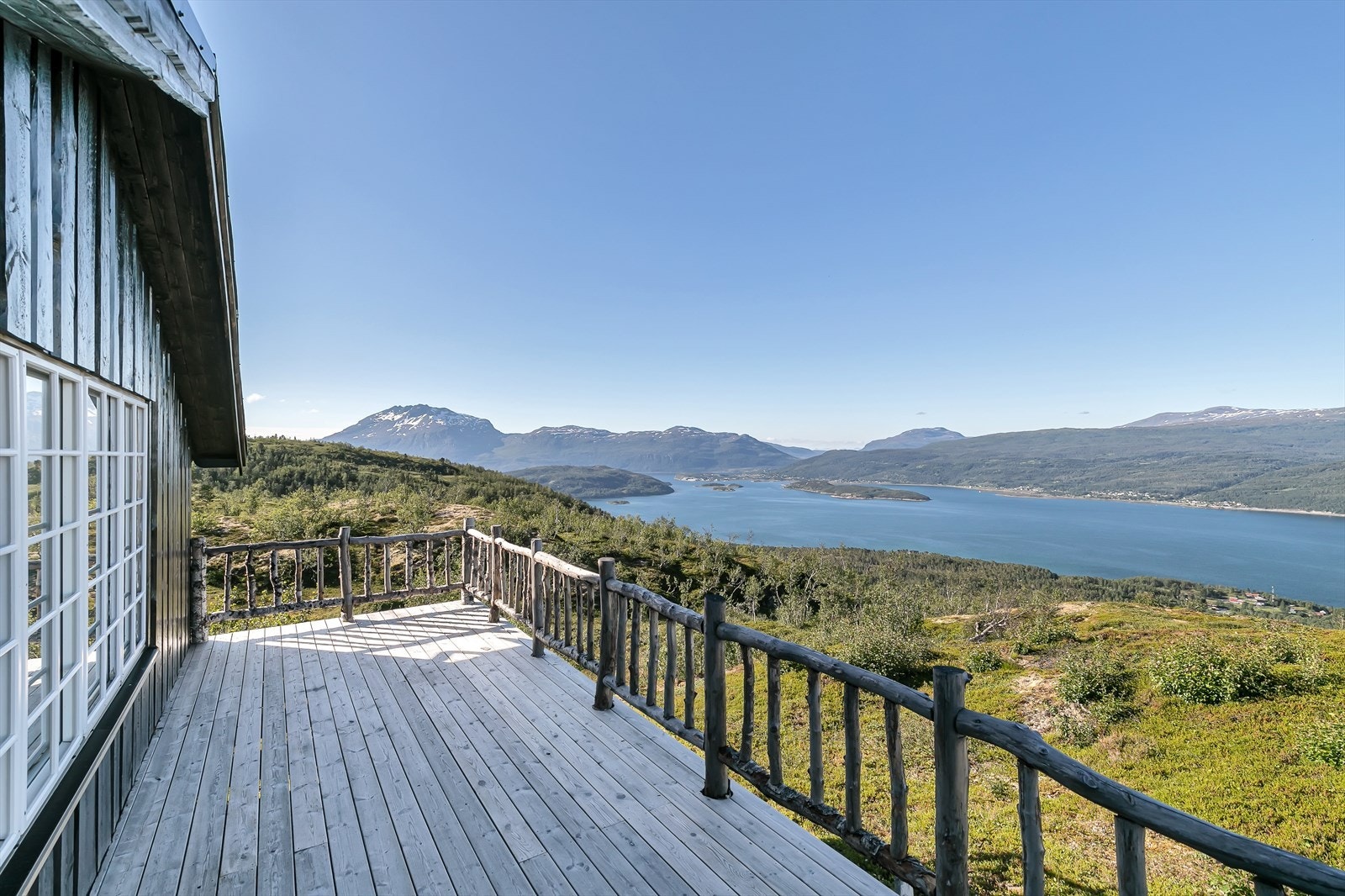 Terrasse utenfor stuen Galleribilde