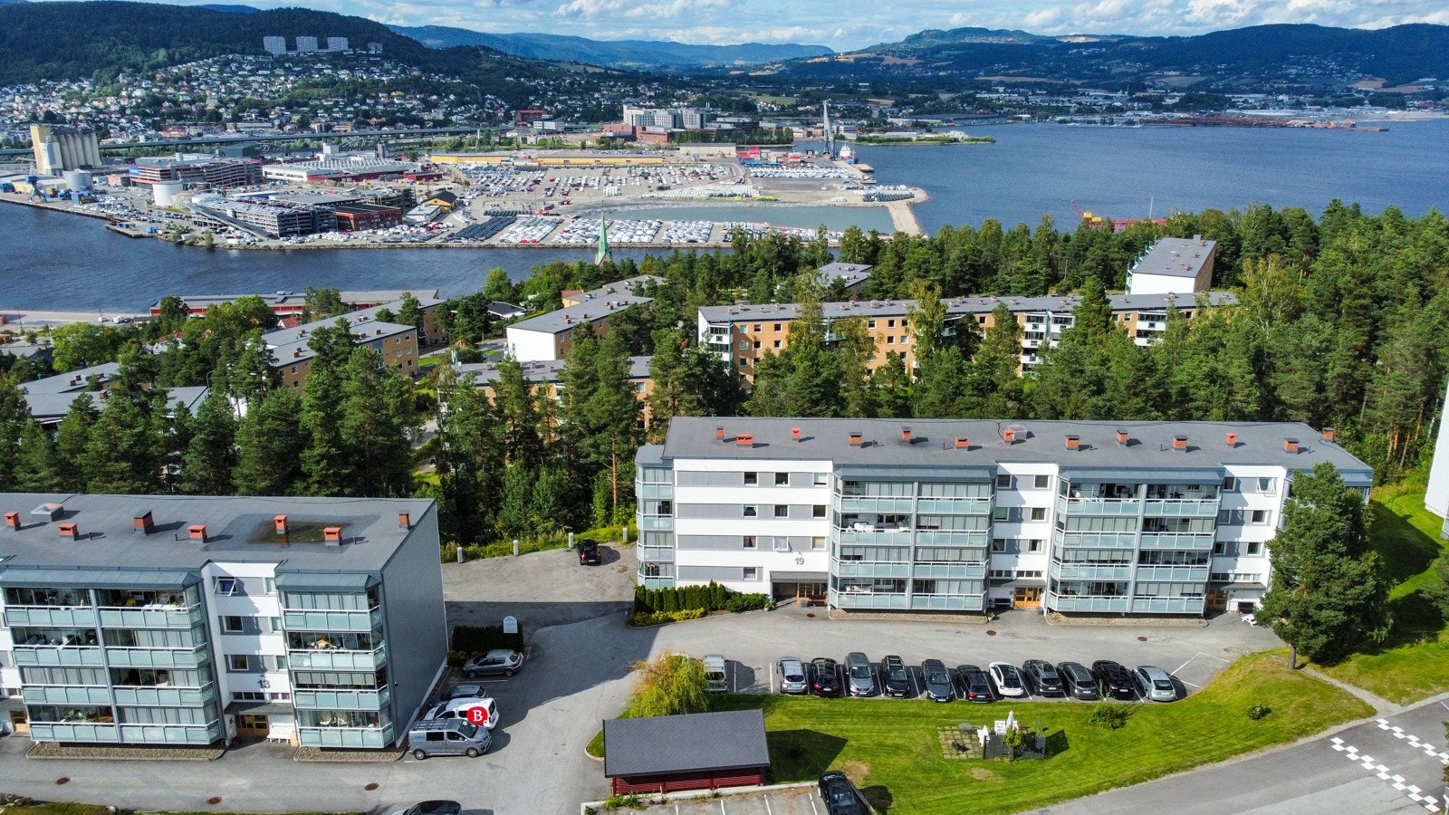 Flere dagligvarebutikker i området med blant annet nyåpnet Kiwi Tangen, Spar Kristensen og Rema 1000 Tollbugata Galleribilde