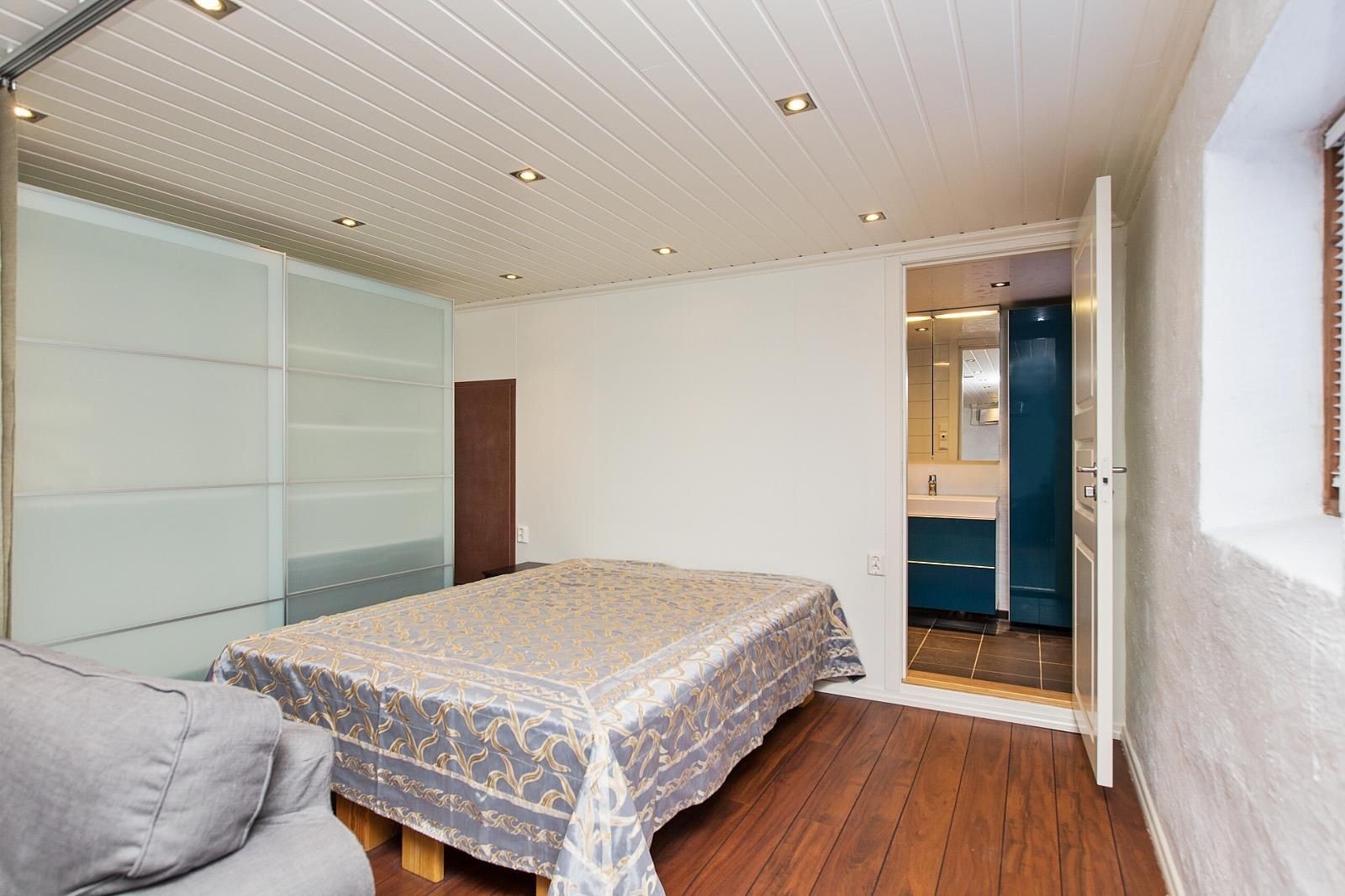 Sovealkove med stor garderobe Galleribilde