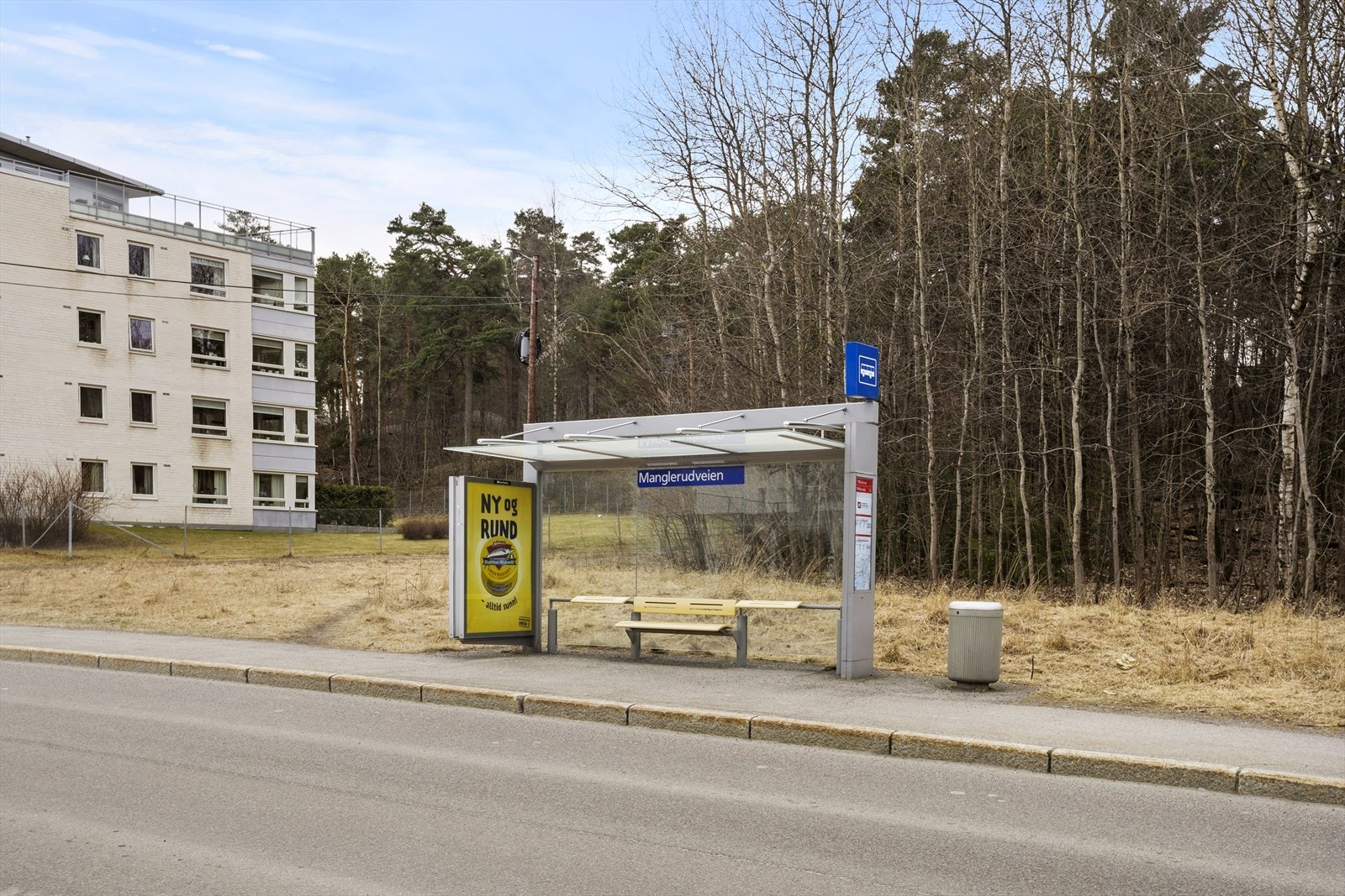 Kort vei til bussholdeplass der blant annet buss 70 tar deg til sentrum/Vika på 14 minutter. Galleribilde