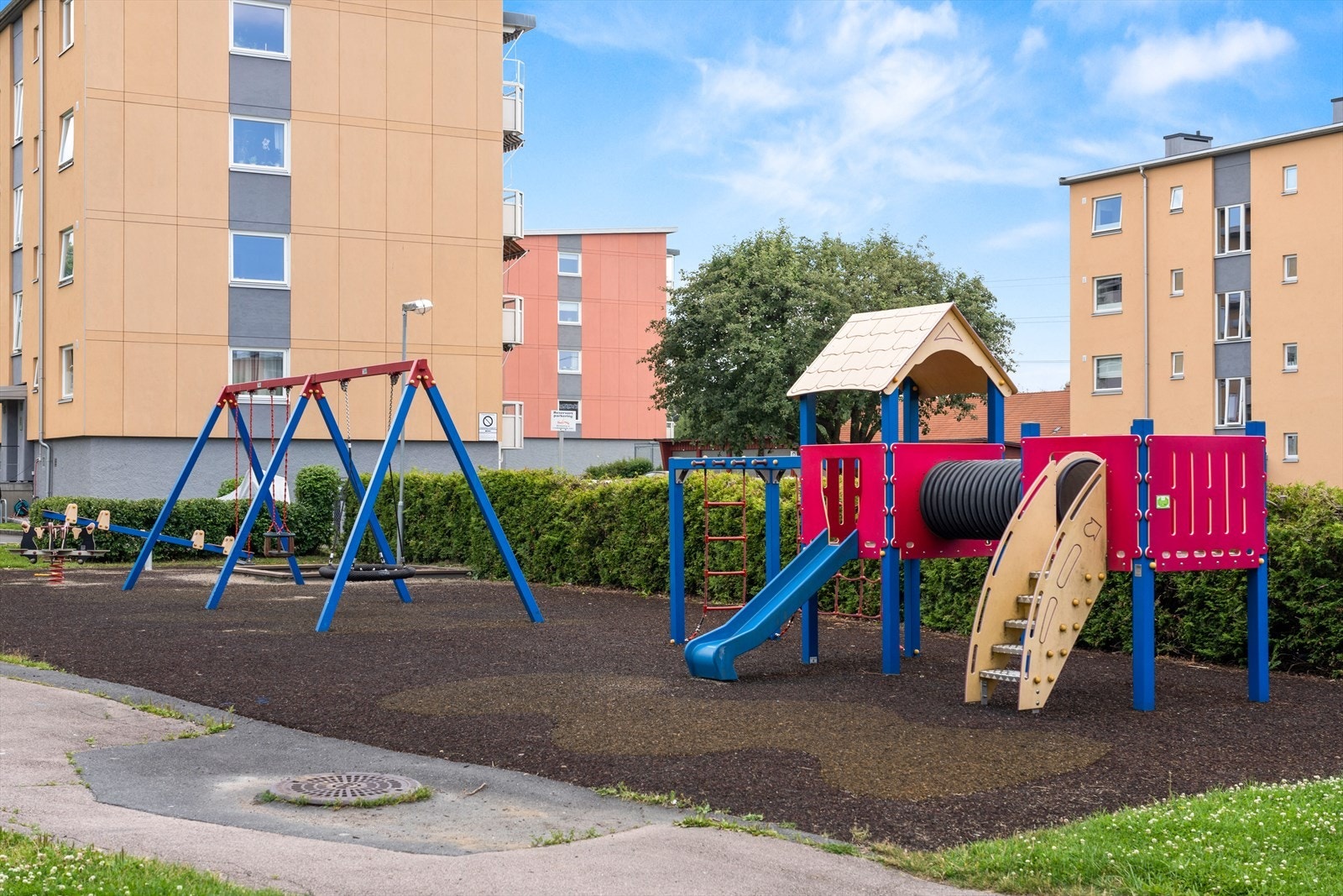 Borettslaget byr på flere lekeplasser. Galleribilde