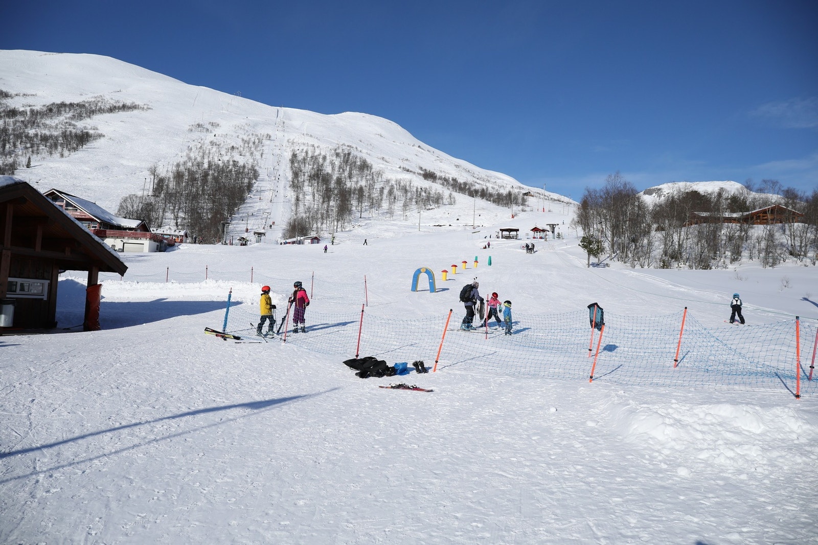 Sunnmørsalpane Skiarena ligger like ved tomteområdet. Galleribilde