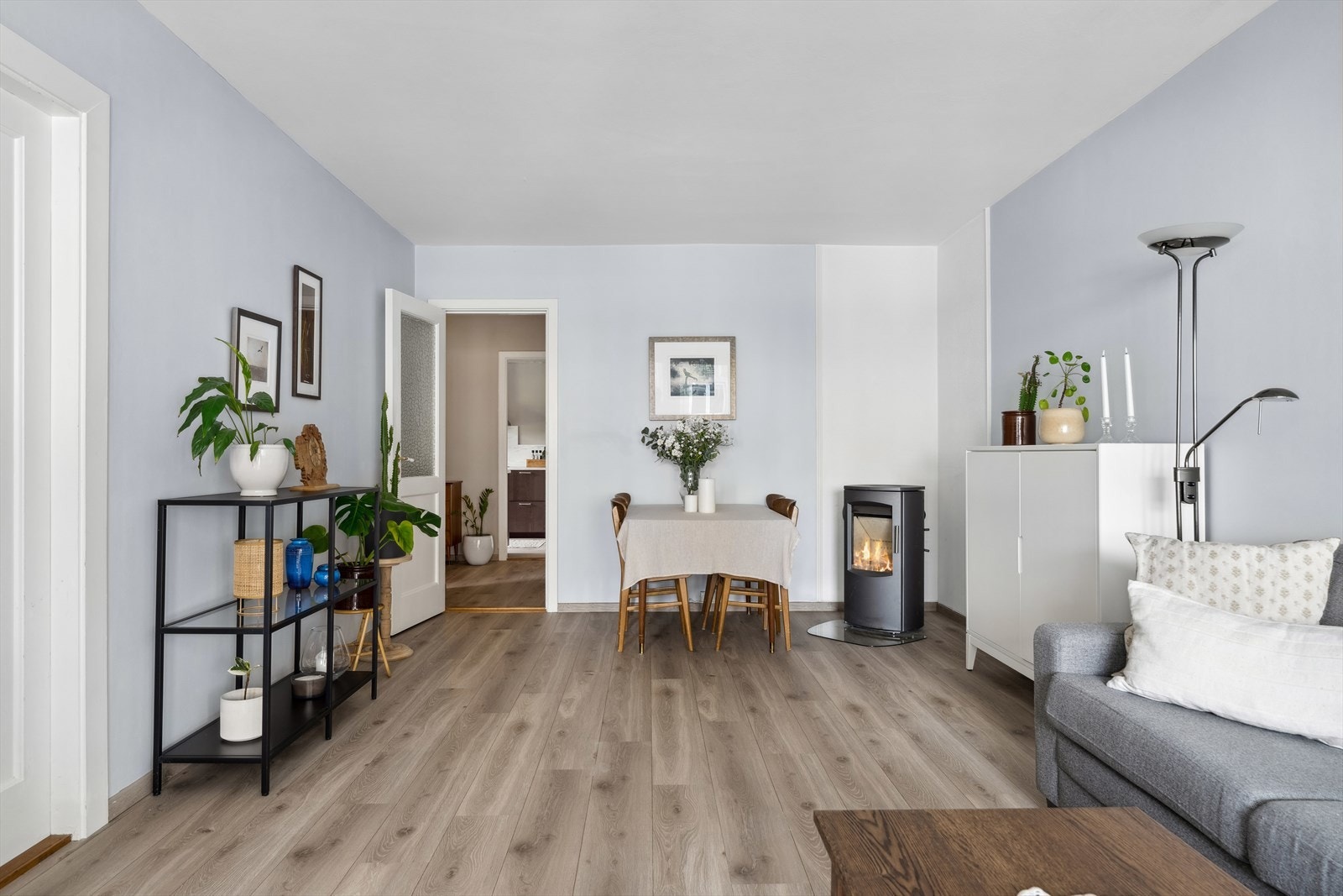 Gulv fra 2019. God plass til spisestue. Galleribilde