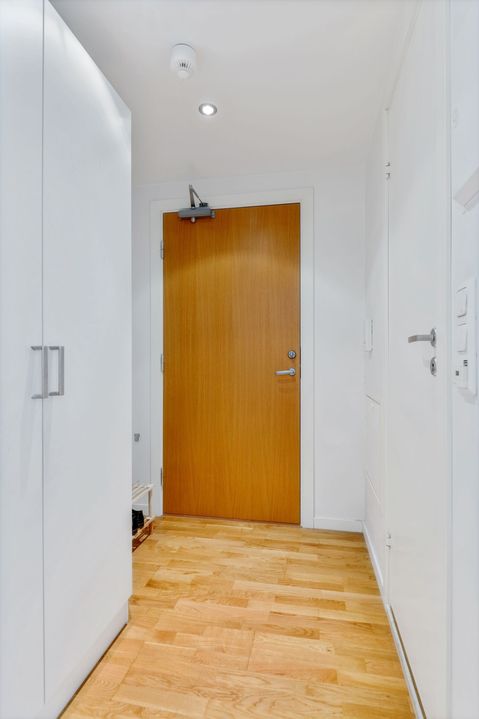 Entrè med god plass til yttertøy og sko Galleribilde