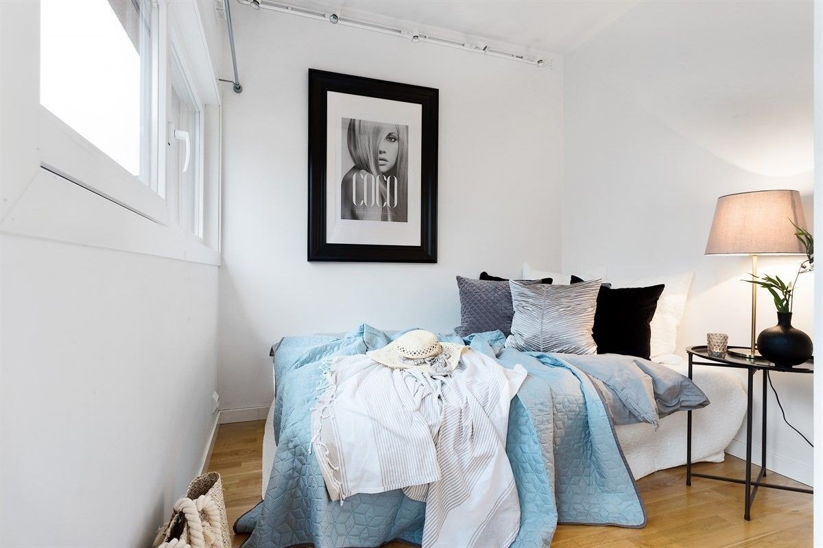 Soverom med skyvedørsgarderobe Galleribilde