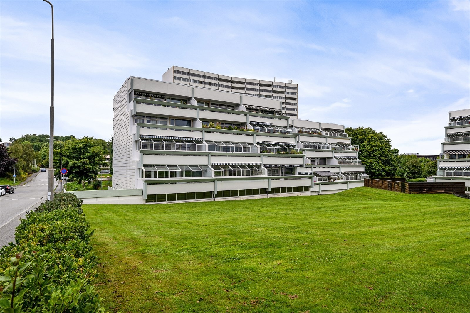 Leiligheten er praktisk plassert i 2 etasje med tilgang til heis. Galleribilde