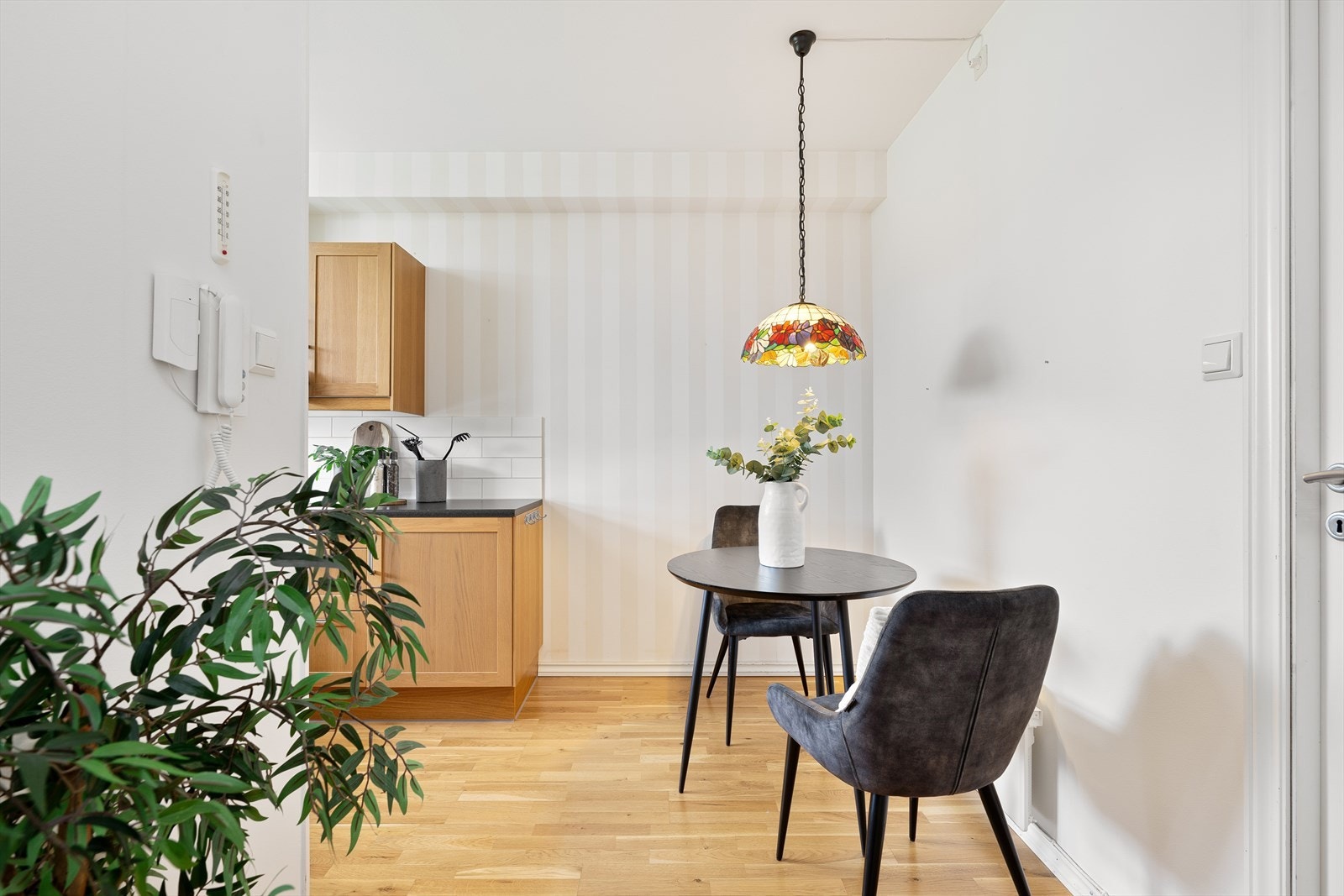Her er det også plass til et lite spisebord om ønskelig. Galleribilde