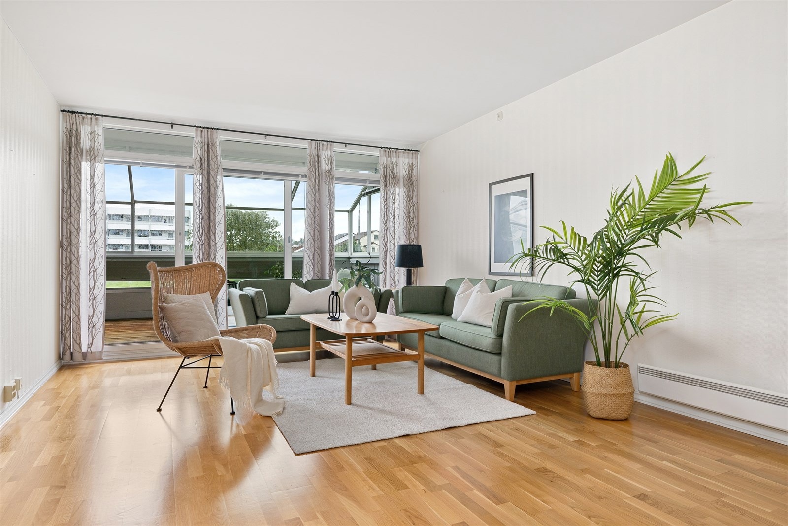 Stuen er en romslig og innbydende plass som tilbyr mange muligheter for innredning og komfort. Galleribilde