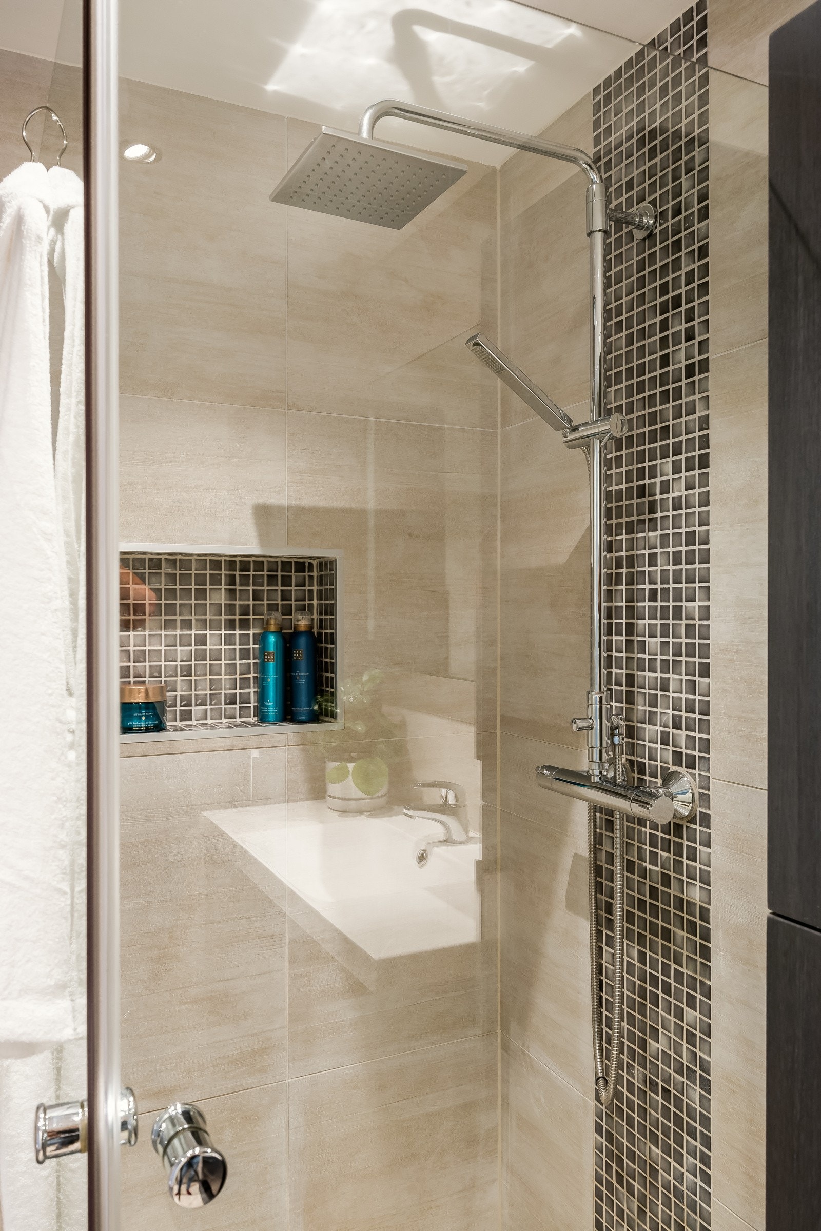 Dusjen er utstyrt med rainshower. Galleribilde