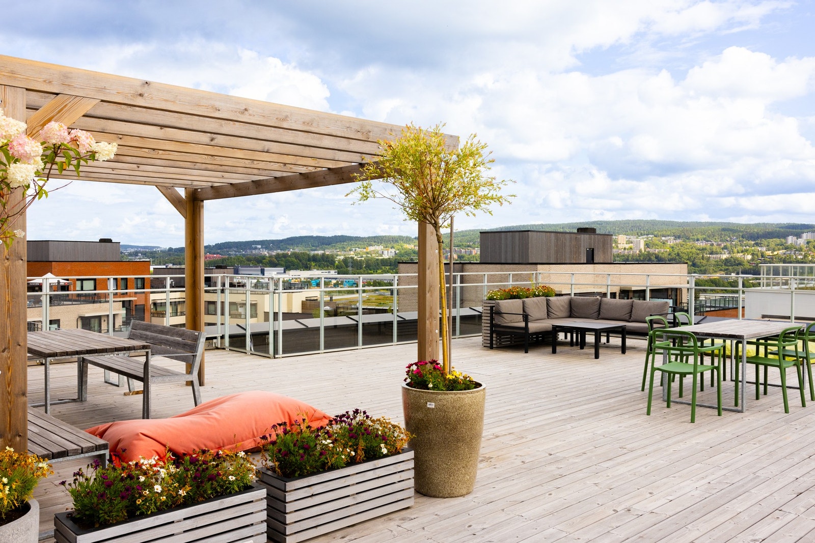 Til glede for beboerne er det også tre fantastiske takterrasser med sol hele dagen og utsikt over hele byen. Galleribilde