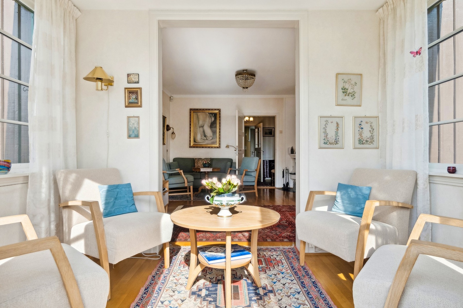 Det er flere stuer som igjen gjør at det er god plass til hele familien Galleribilde