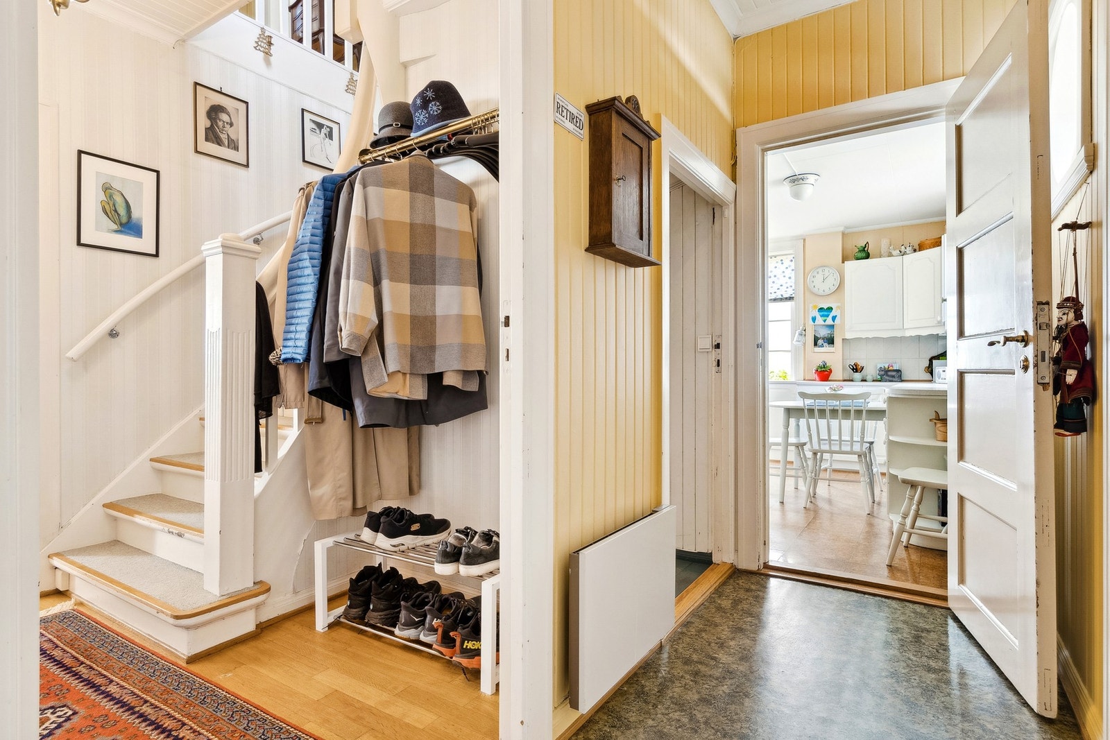 Hall/trapperom 1. etasje Galleribilde