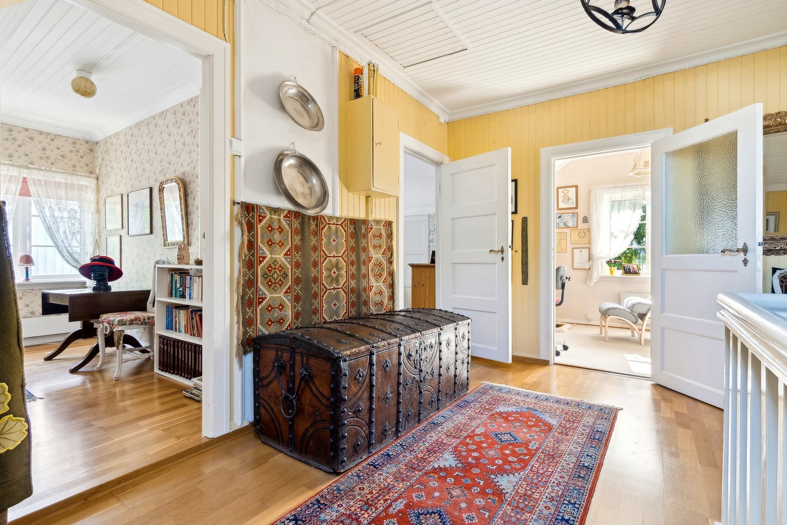 Hall/trapperom 2. etasje Galleribilde