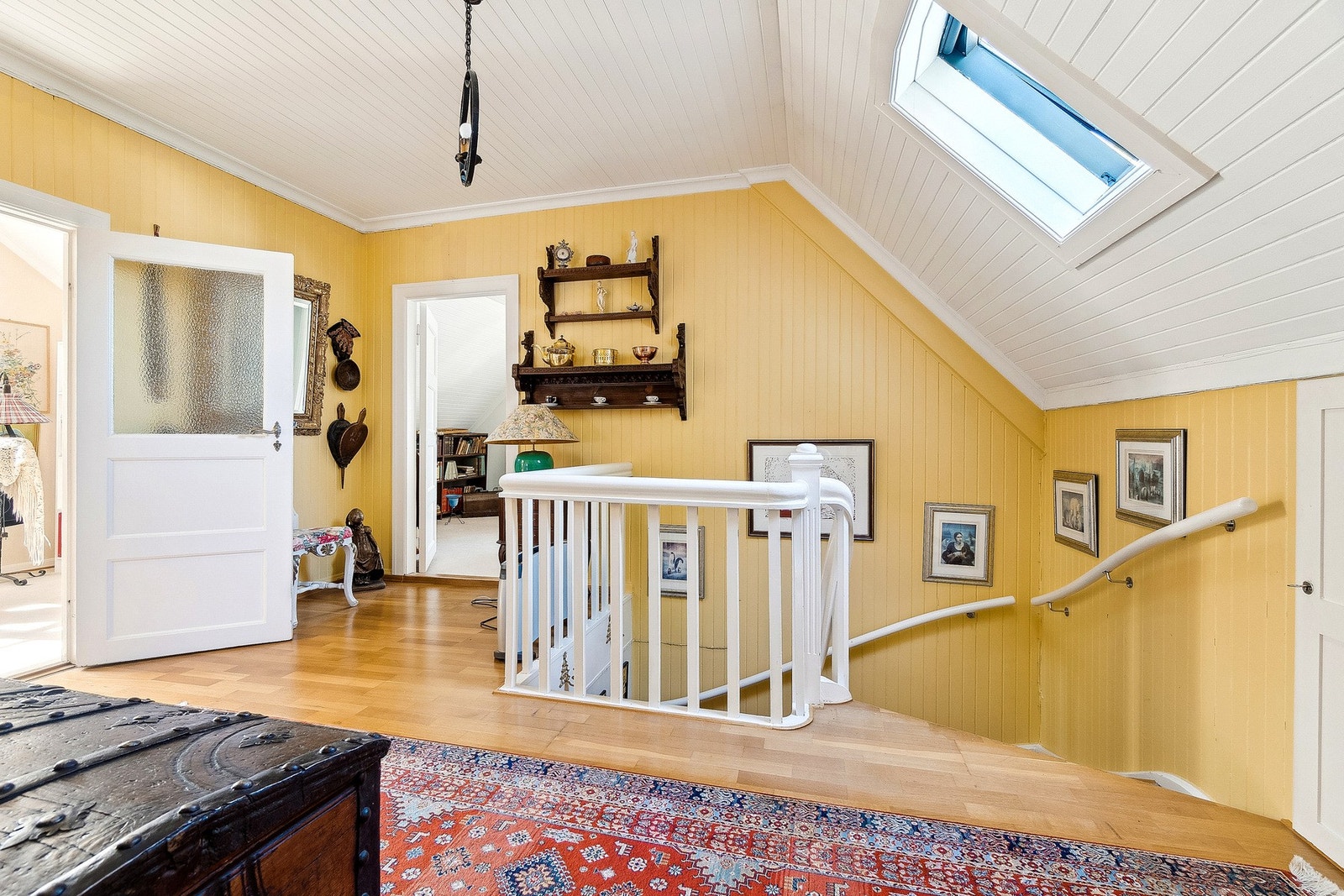 Hall/trapperom 2. etasje Galleribilde