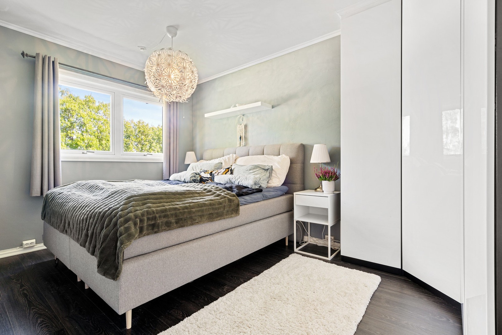 Hovedsoverom på 11,5m² med integrerte garderobeskap. Galleribilde