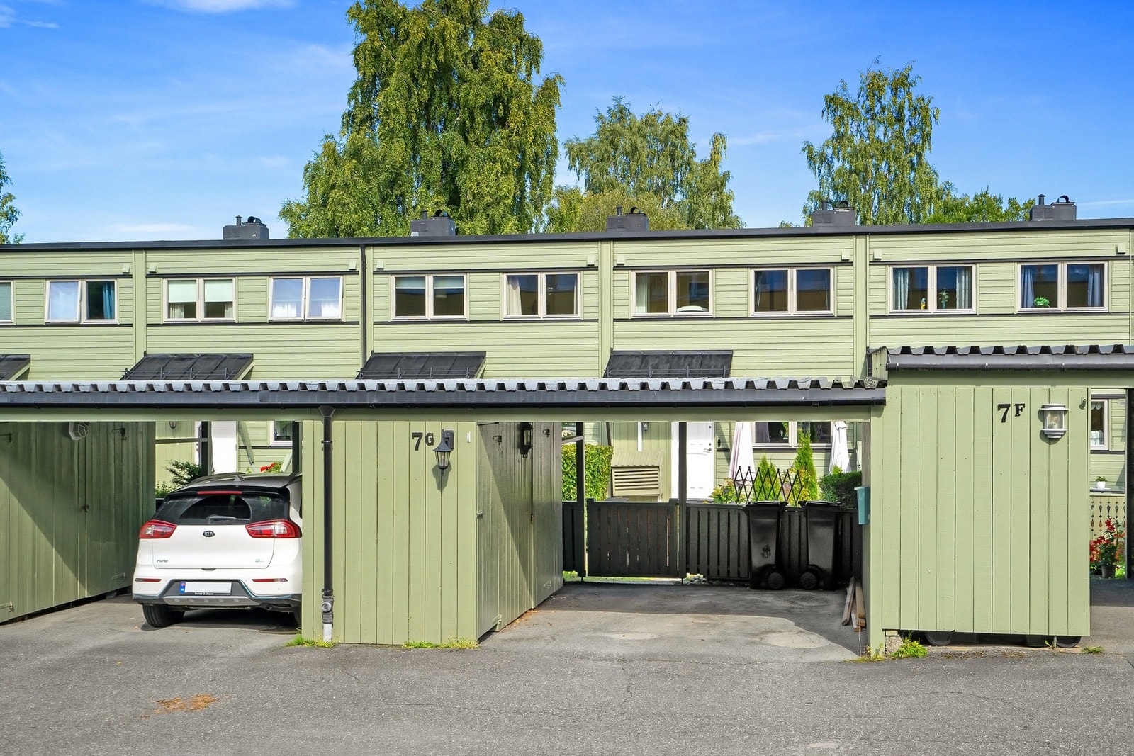 Flott og innholdsrikt rekkehus over 3 plan med attraktiv beliggenhet på Huseby. Galleribilde