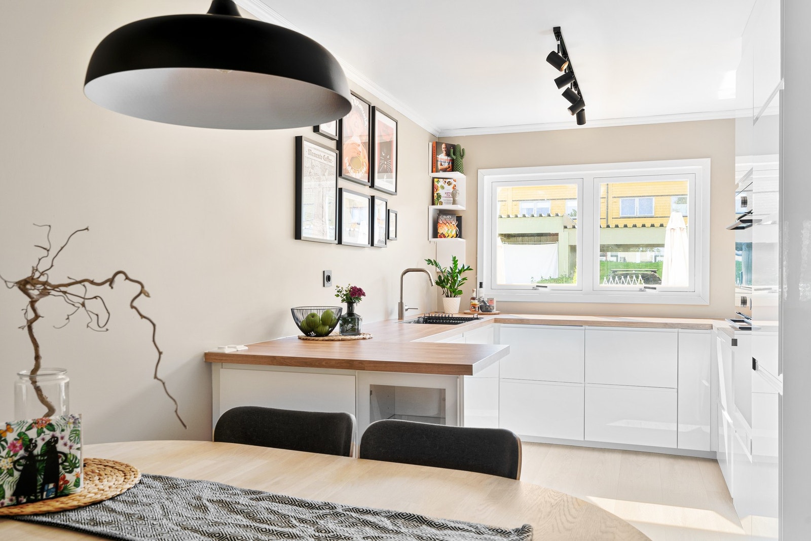 Moderne kjøkken fra 2023. Galleribilde