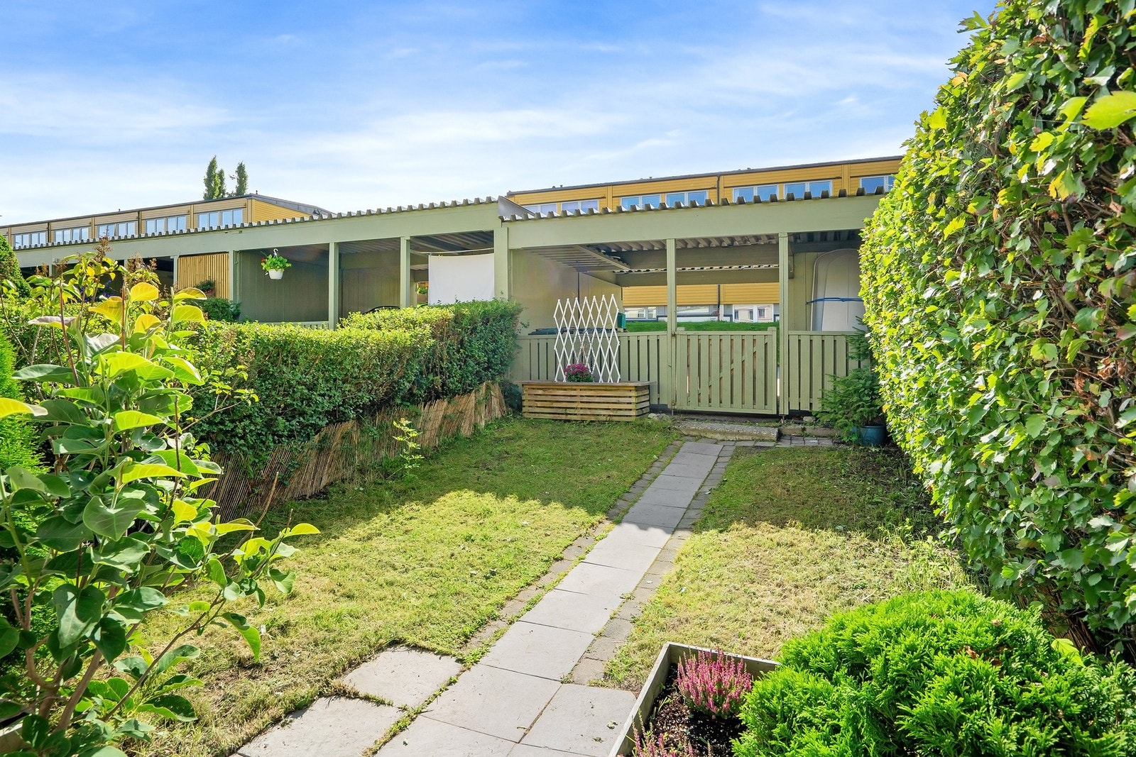 Særdeles rolig og familievennlig nabolag med kort vei til barnehage og skole. Galleribilde