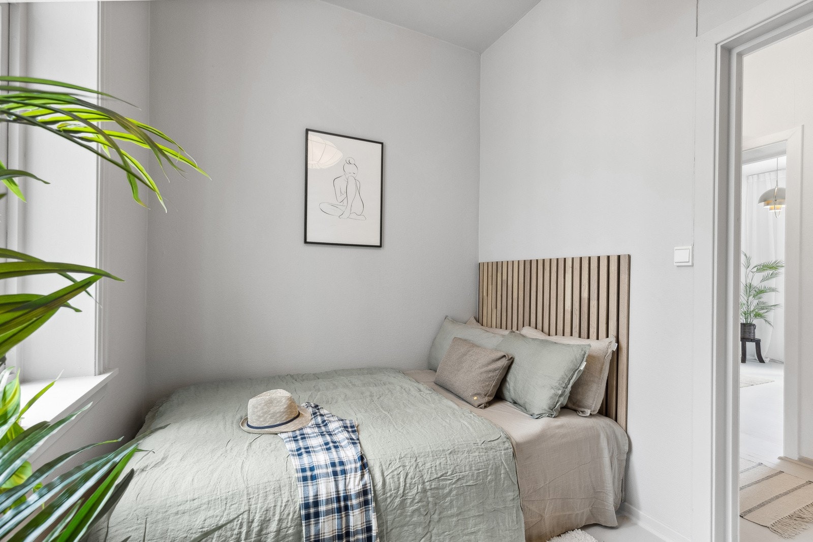 Soverom med plass til dobbeltseng Galleribilde