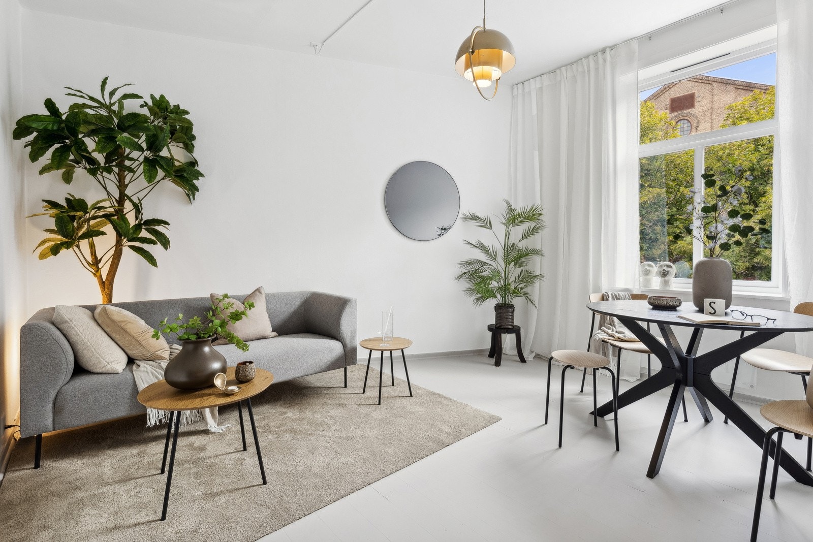 Stue med plass til sofagruppe og spisebord Galleribilde