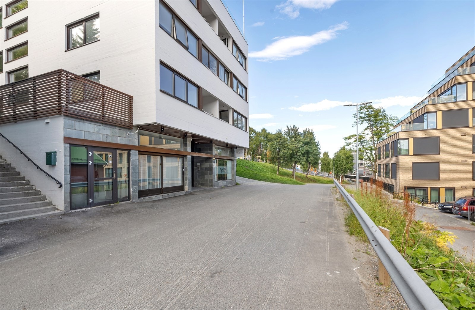 Stille og rolig gate, vel 100 meter vest for gågaten. Galleribilde