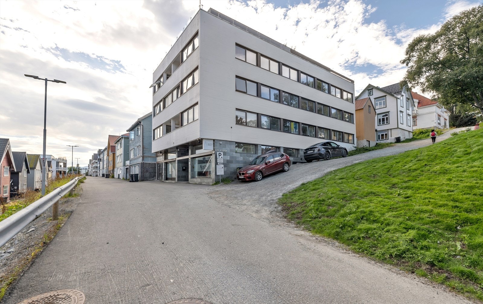 Velkommen til Parkgata 14 i sentrum, nabo til flotte Kongeparken. Galleribilde