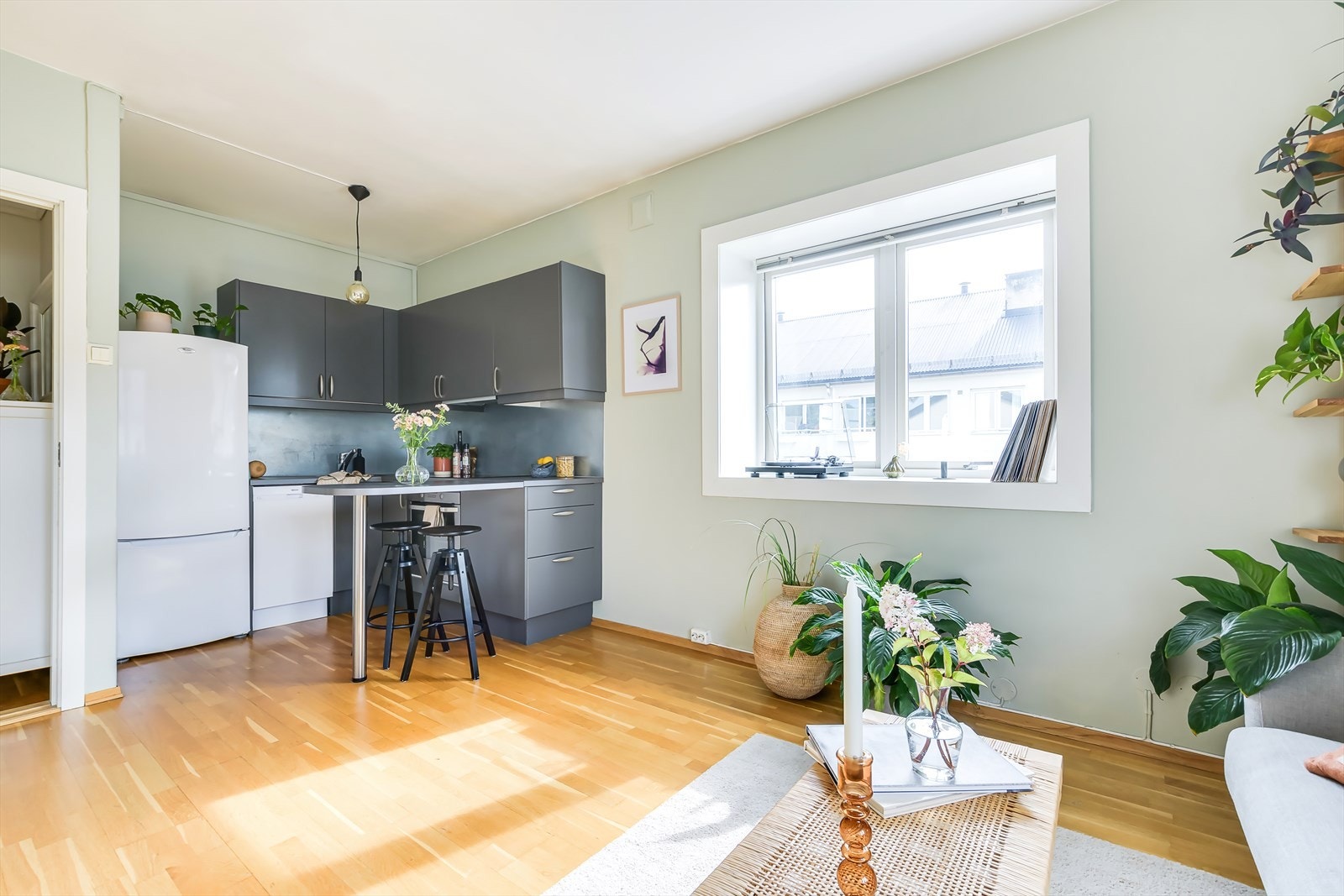 Åpen kjøkken/stueløsning - Trafikkstille beliggende Galleribilde