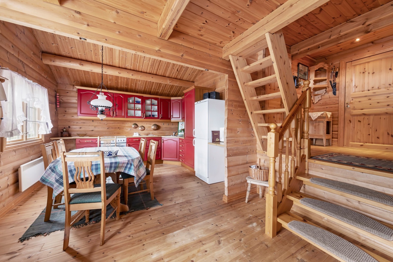 På nederste halvplan har man stue og kjøkken Galleribilde