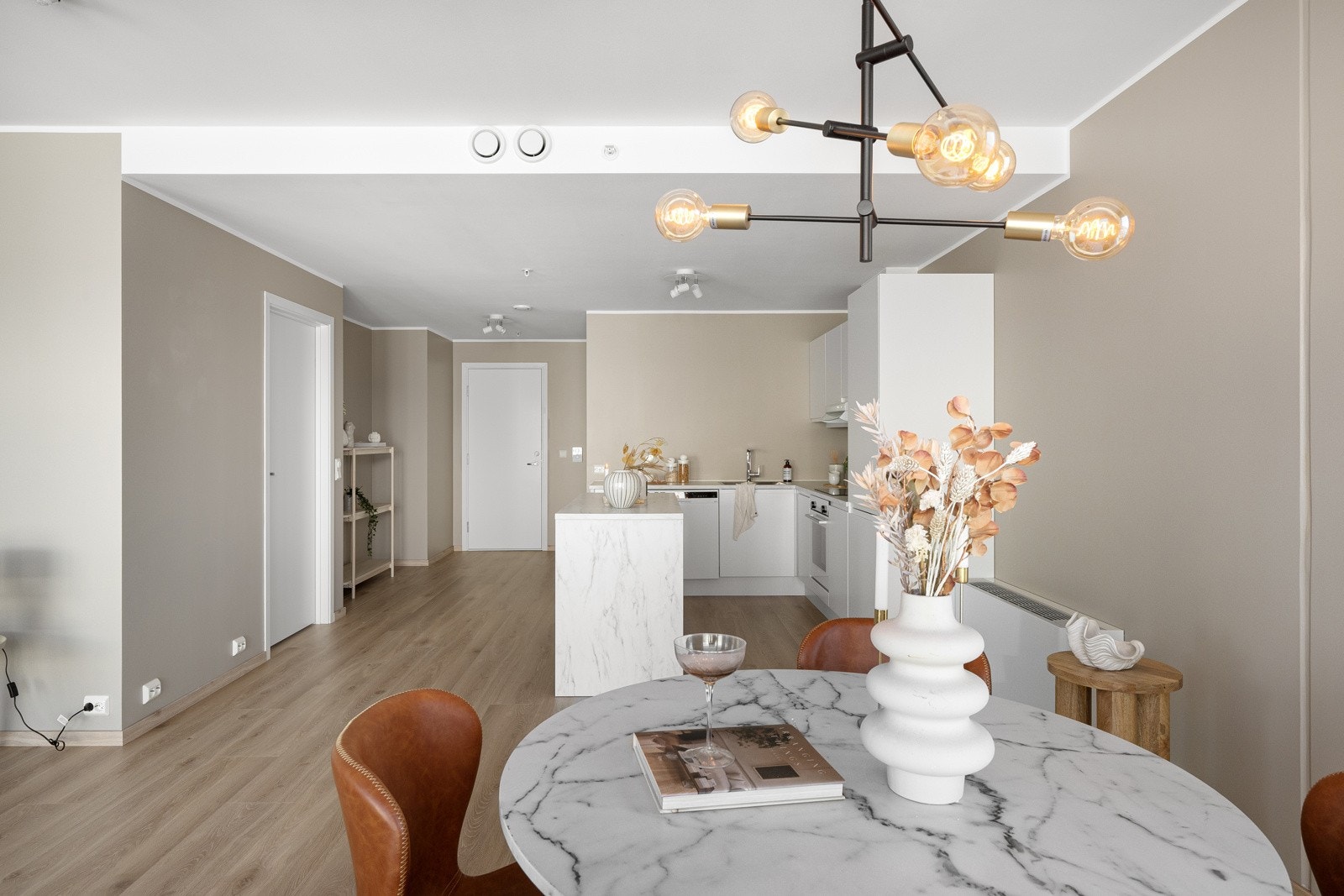 God plass til spisebord Galleribilde