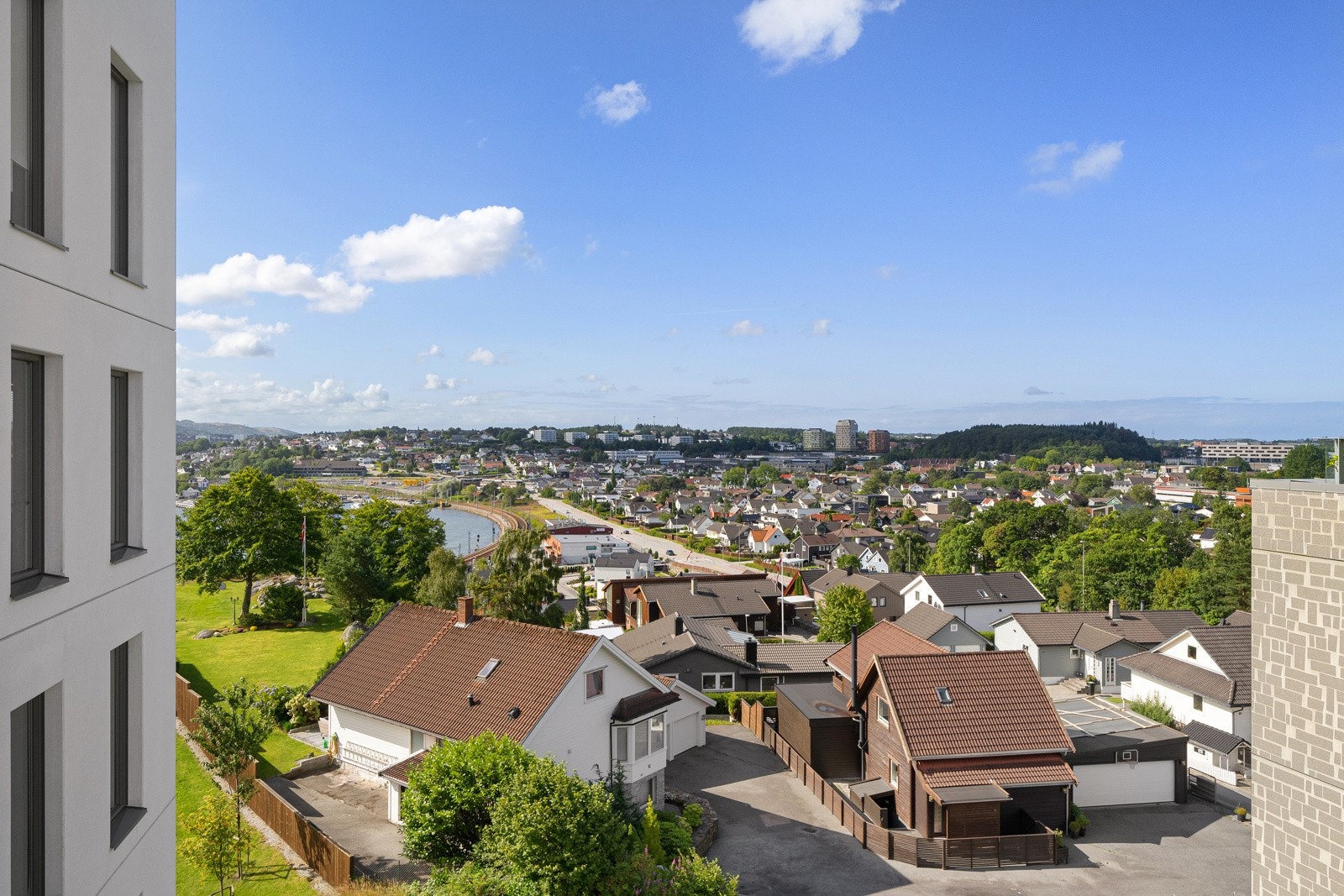 Fra balkongen har en flott utsikt over Lura Galleribilde