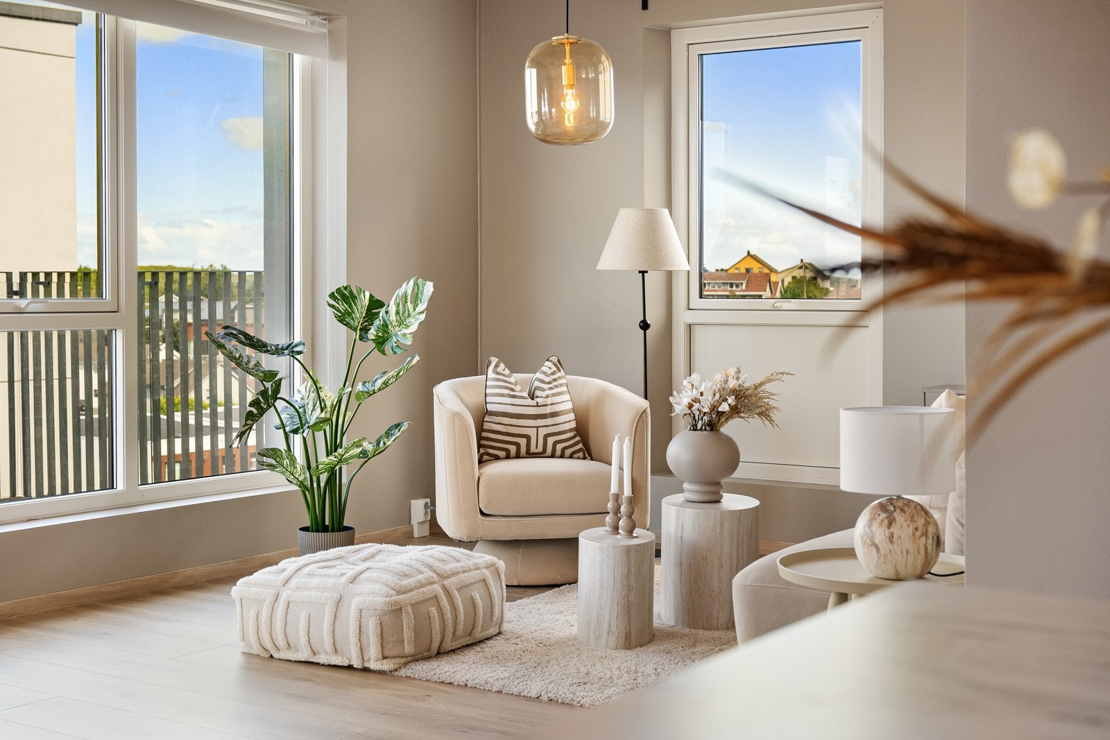 Utgang fra stuen til en kjekk balkong Galleribilde