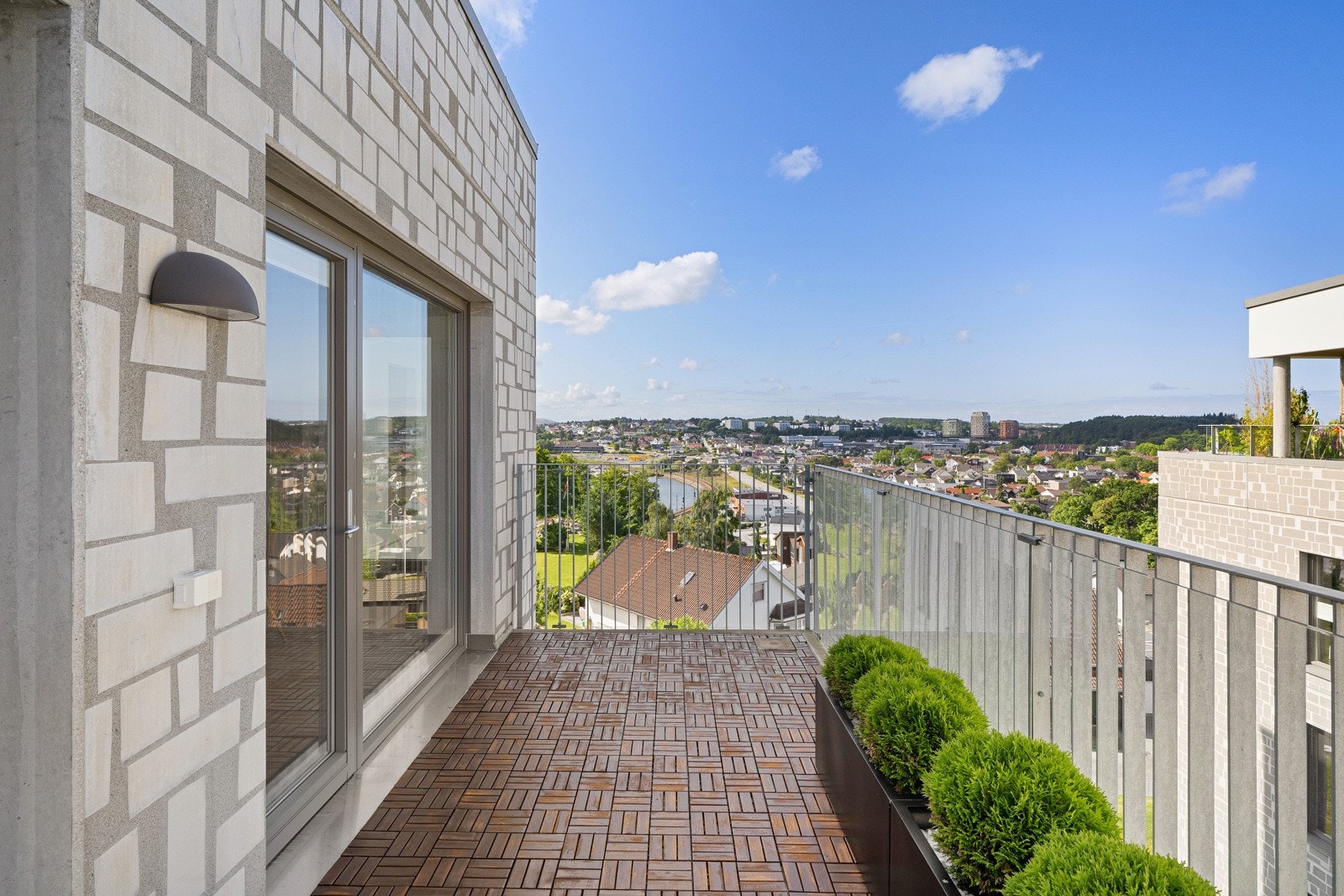 Terrasse med luftig og pen utsikt Galleribilde