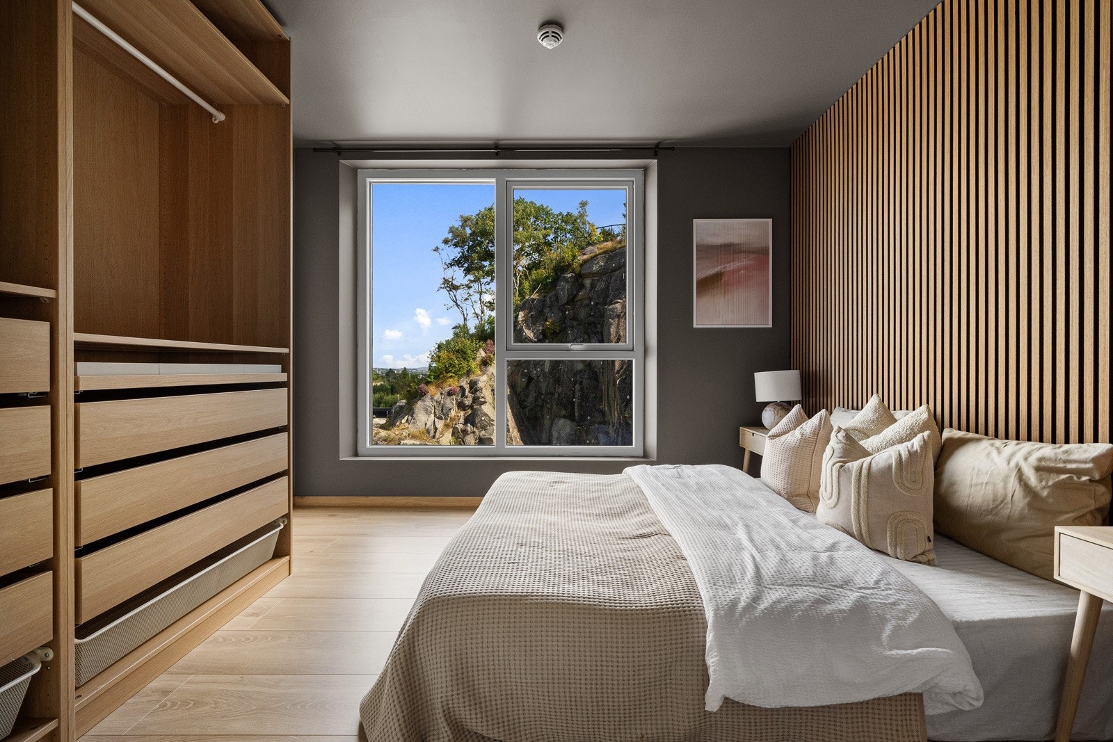 Soverom 1, har god garderobeplass Galleribilde