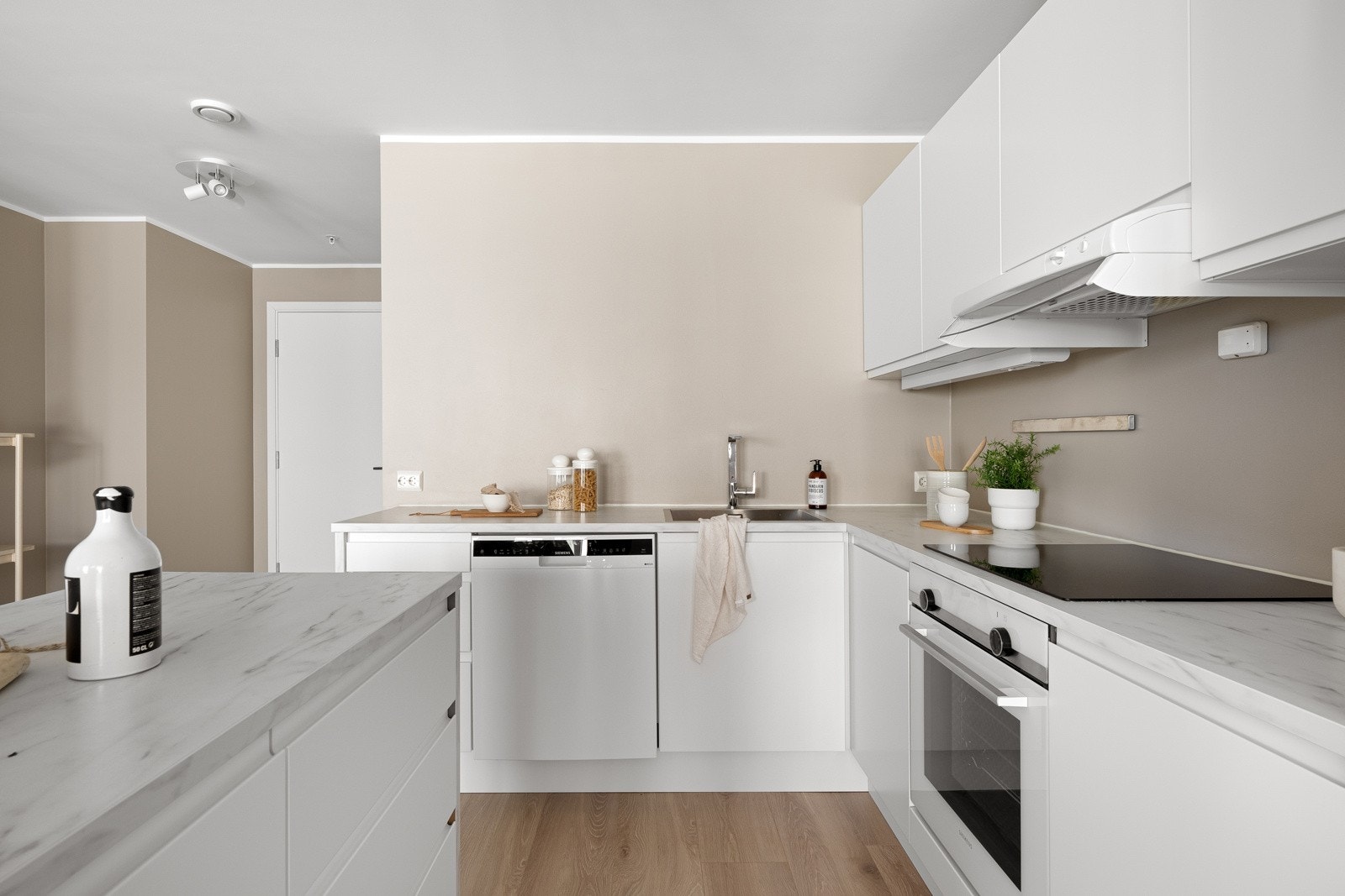 Hvitevarer som med følger handelen Galleribilde