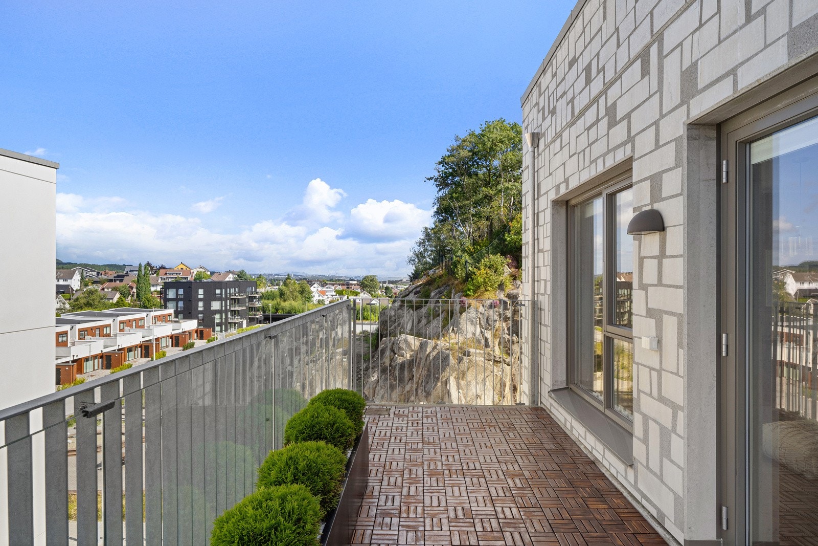 Luftig og fin balkong Galleribilde