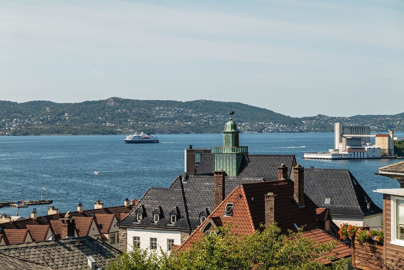 Utsikt mot Askøy, Byfjorden og Gamle Bergen. Galleribilde