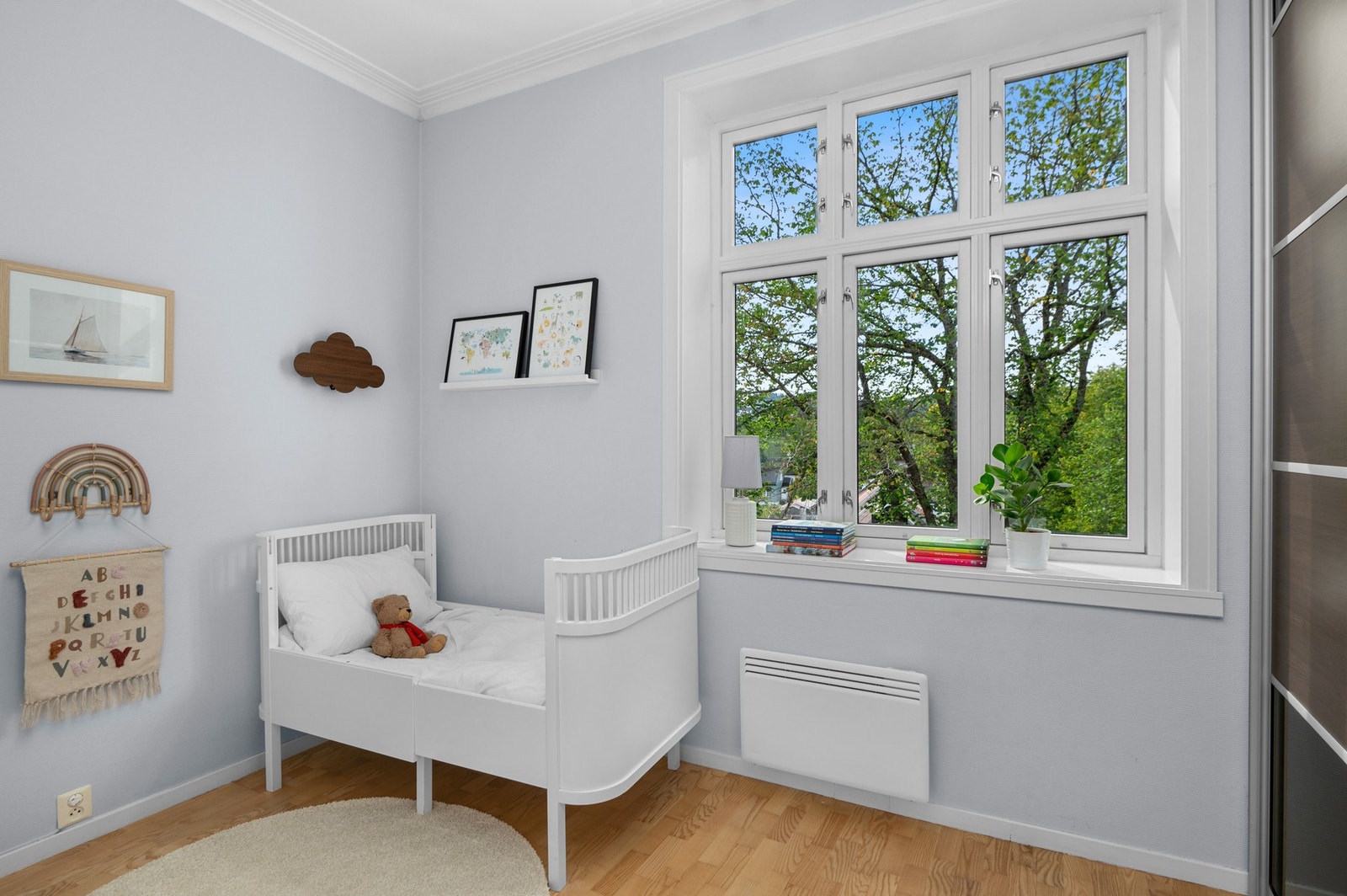 Soverom 2 er 8,5 kvm og har også skyvedørsgarderobe. Galleribilde